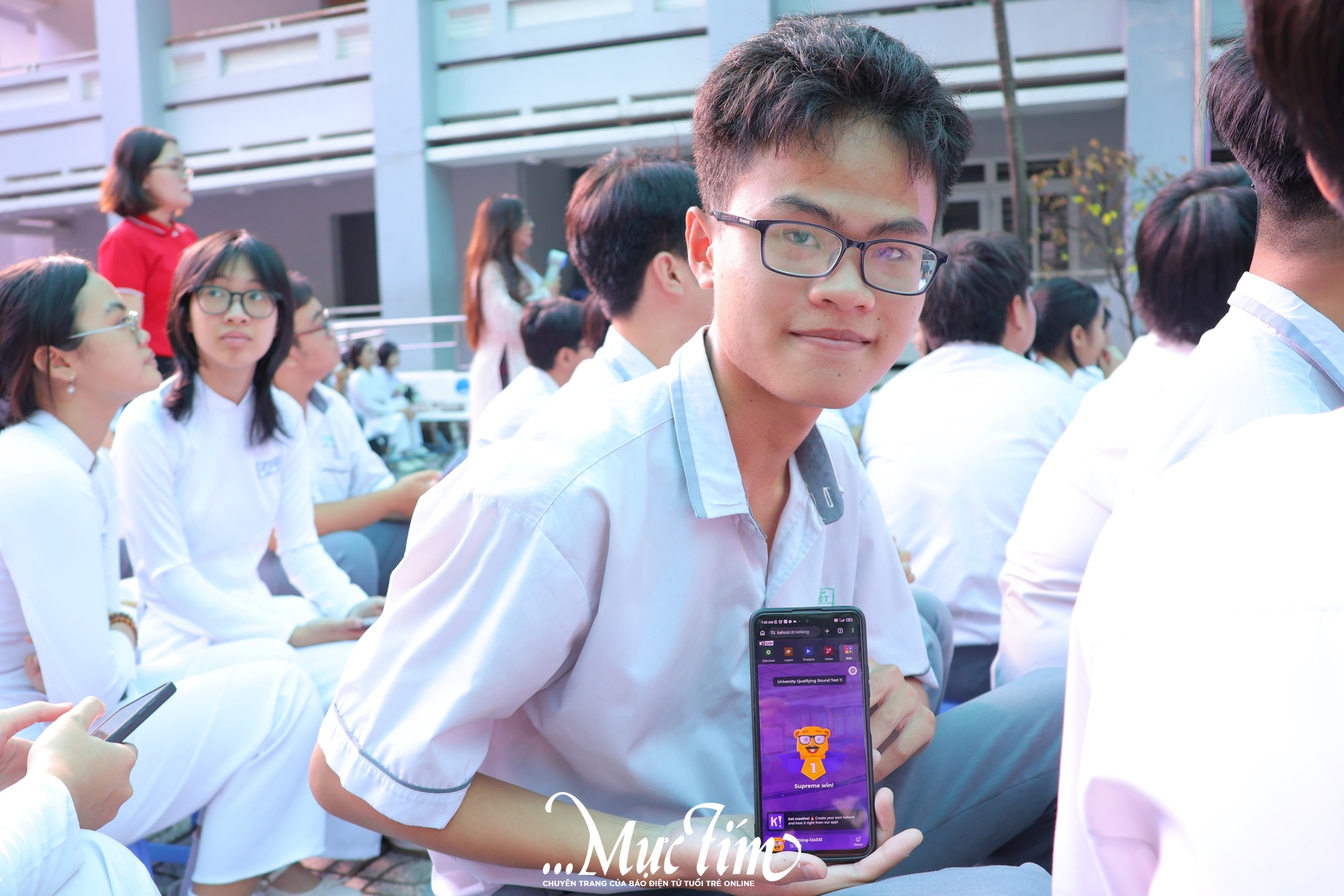 Học sinh Trường THPT Võ Văn Kiệt tái hiện hình ảnh sĩ tử lai kinh ứng thí- Ảnh 7. Học sinh Trường THPT Võ Văn Kiệt tái hiện hình ảnh sĩ tử lai kinh ứng thí- Ảnh 7.