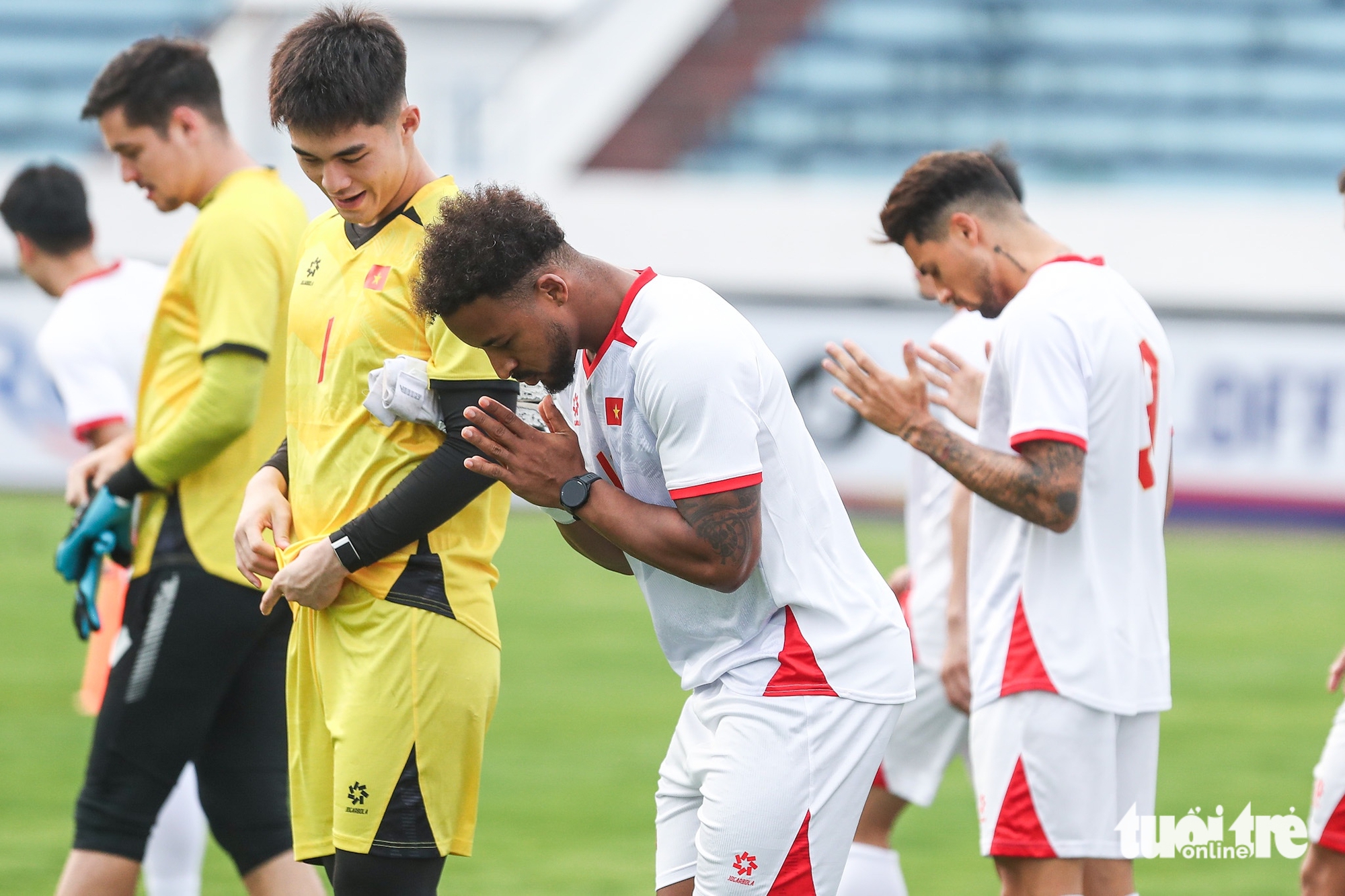 Tuyển Việt Nam tập luyện rạng rỡ trước trận đấu với Malaysia