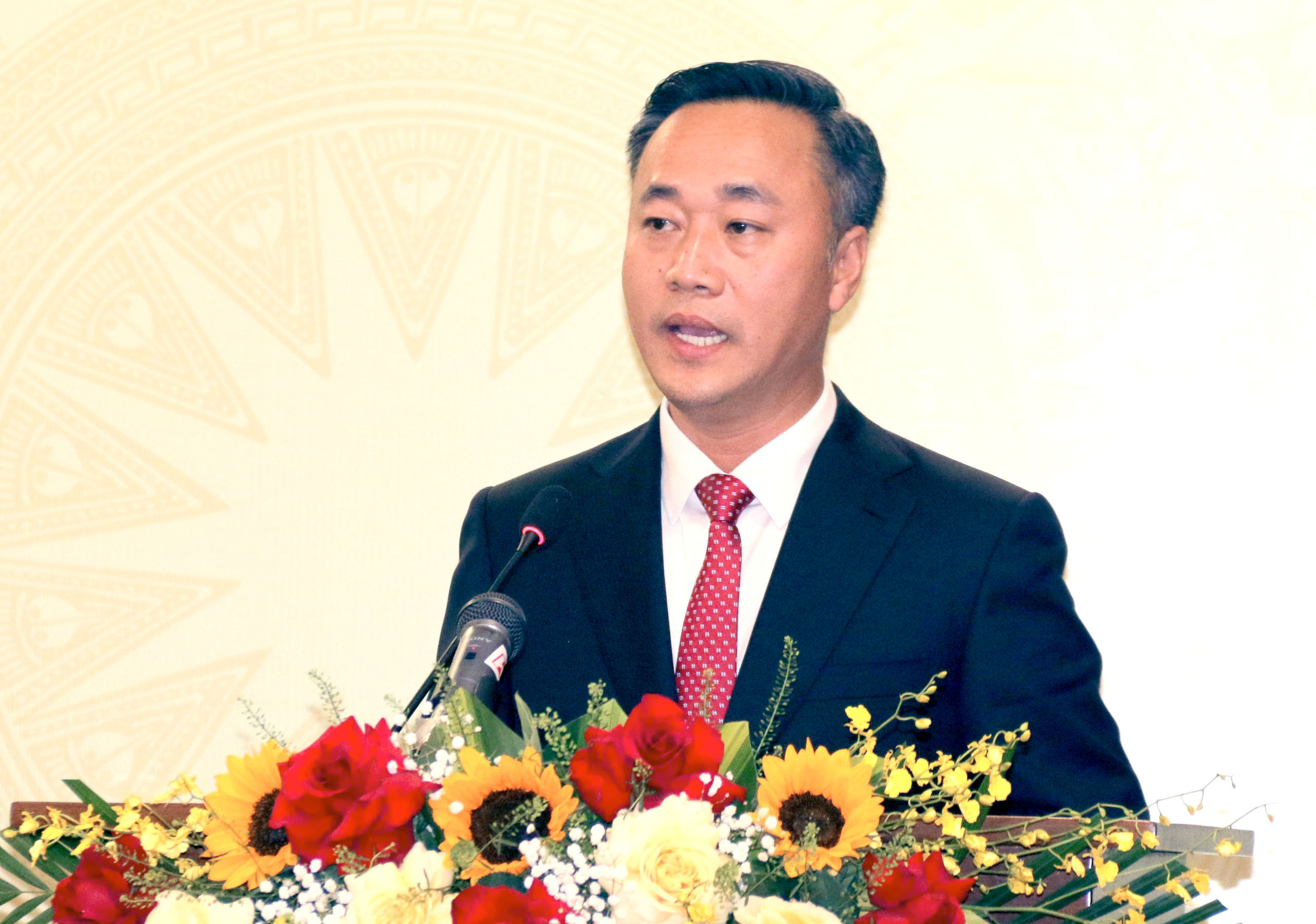 Ông Nguyễn Việt Hùng được bầu giữ chức Chủ tịch UBND tỉnh Khánh Hòa - Ảnh 1.