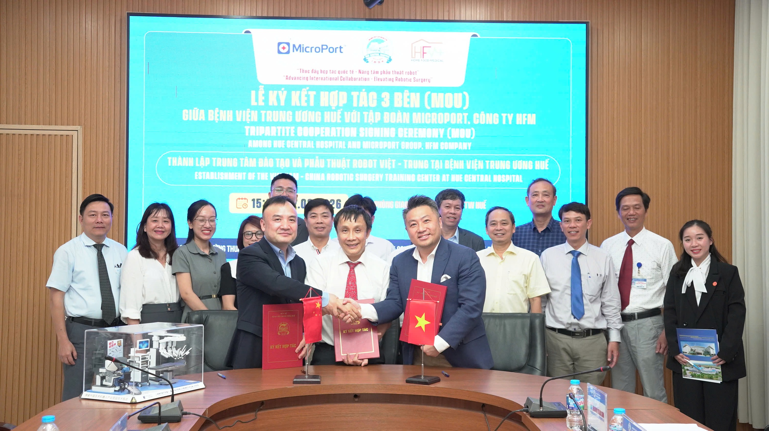 Công ty Trung Quốc hỗ trợ Huế thành lập trung tâm đào tạo phẫu thuật robot - Ảnh 1.