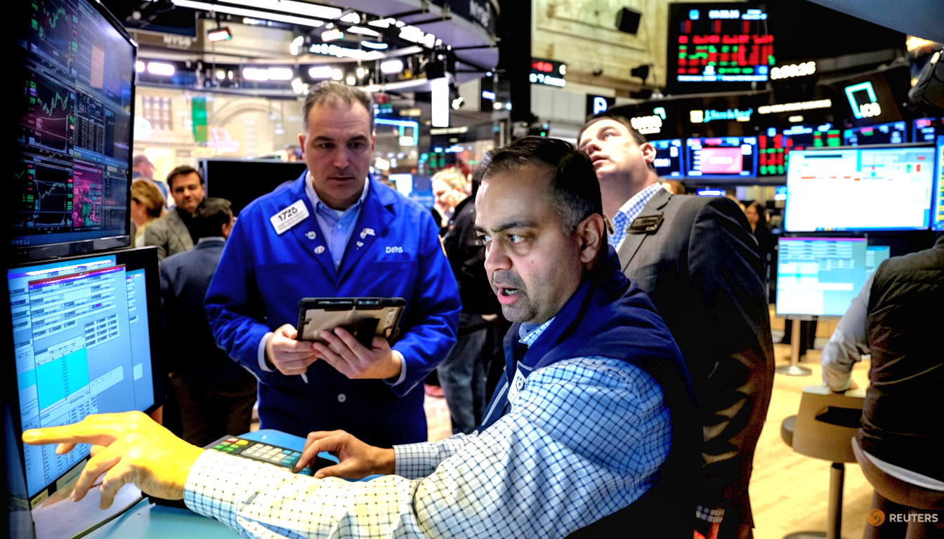 Đọc nhanh 31-3: Giá dầu tiếp tục tăng, bán tháo chứng khoán lan rộng - Ảnh 1.