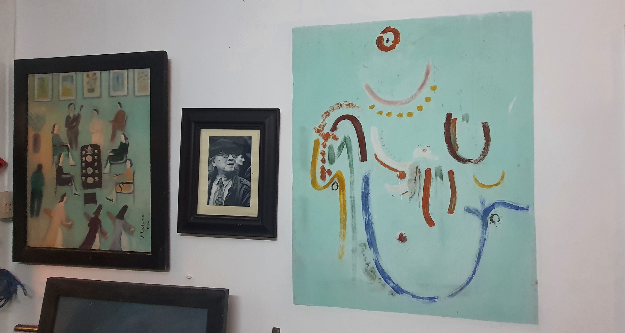 Những nét vẽ bí ẩn của Trịnh Công Sơn trên tường nhà dịch giả Bửu Ý - Ảnh 1.