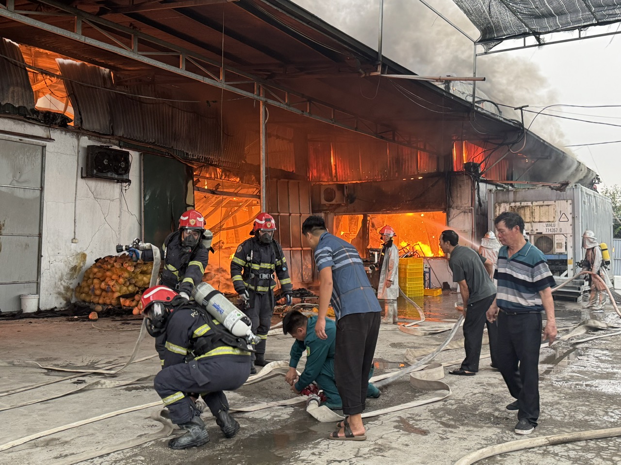 xưởng bánh kẹo - Ảnh 1.