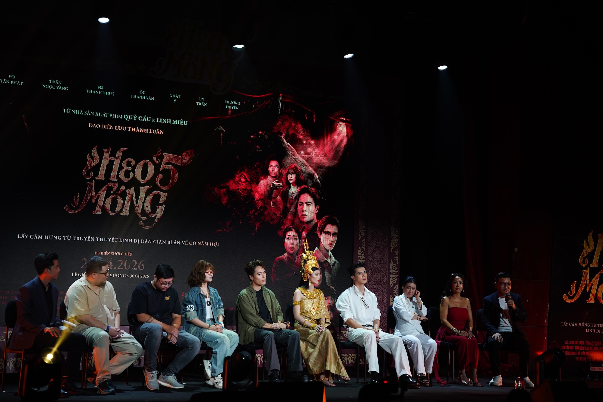 Ốc Thanh Vân đóng cặp mỹ nam kém 14 tuổi trong phim kinh dị - Ảnh 1. Heo năm móng - Ảnh 1.