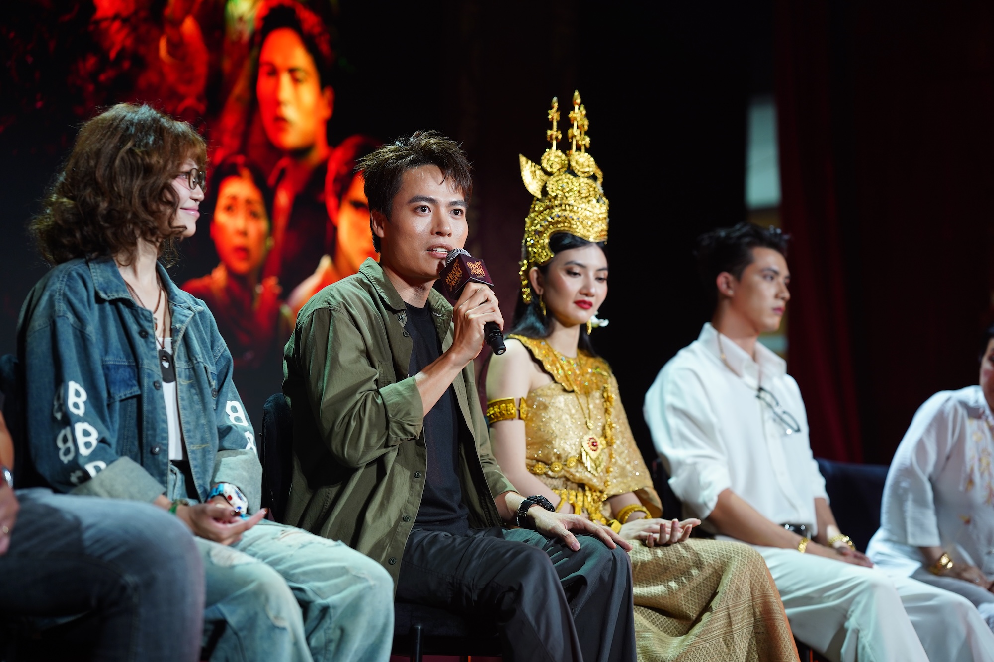 Ốc Thanh Vân đóng cặp mỹ nam kém 14 tuổi trong phim kinh dị - Ảnh 2. Heo năm móng - Ảnh 2.