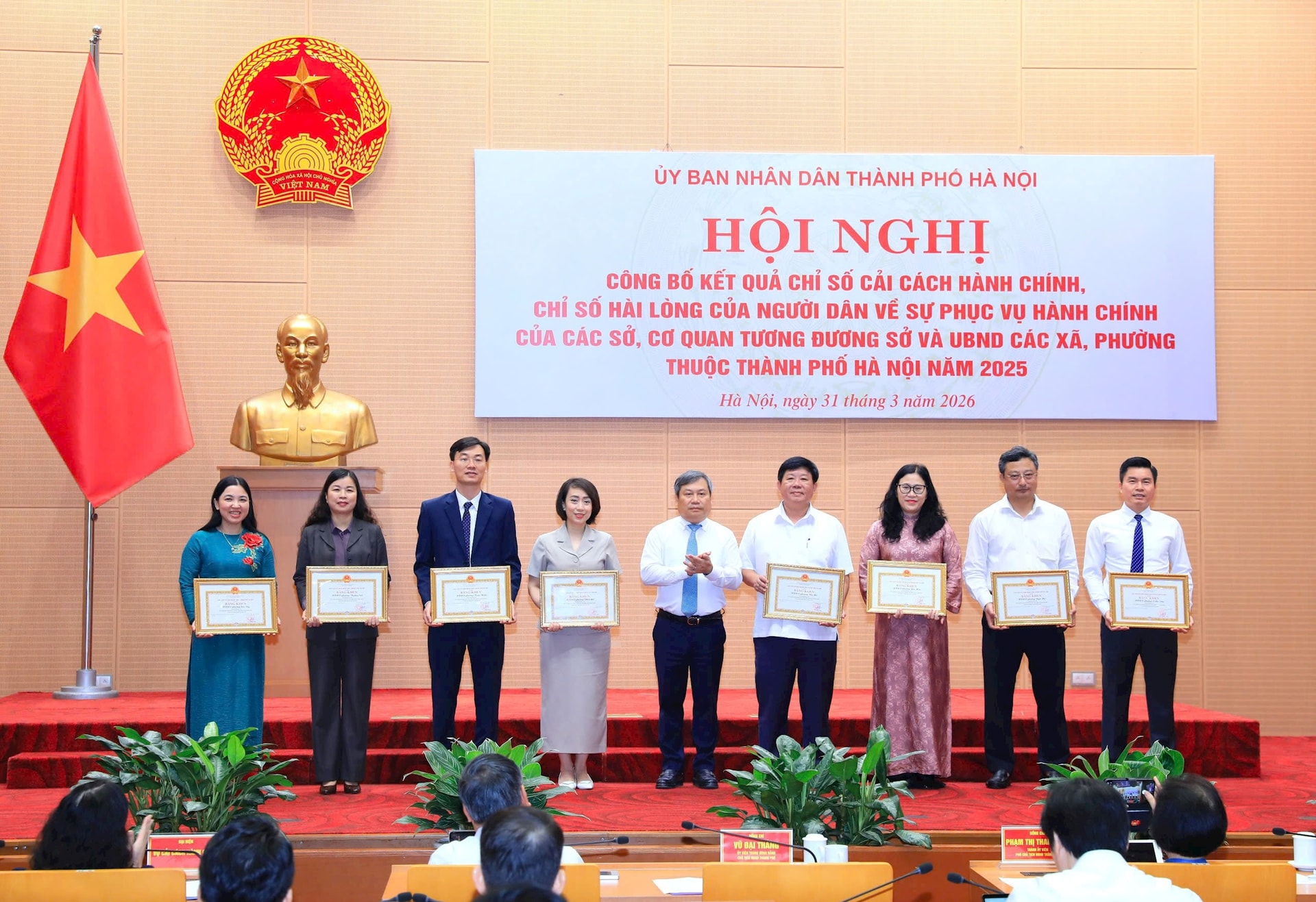 Chủ tịch Hà Nội: Xử nghiêm các trường hợp gây phiền hà cho người dân, doanh nghiệp - Ảnh 1.