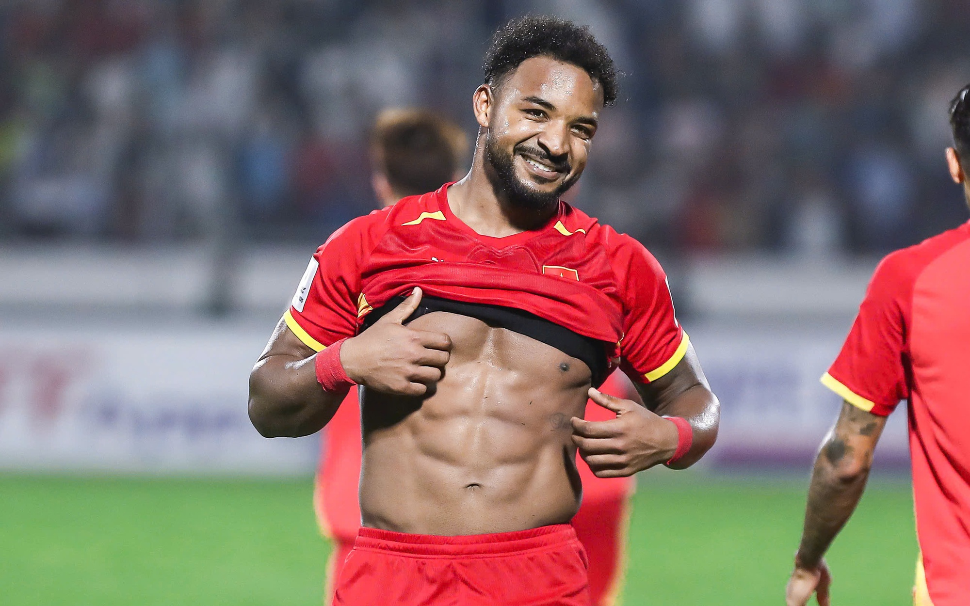 Video: Song sát Son-Hên phối hợp ghi bàn cho tuyển Việt Nam - Ảnh 1.