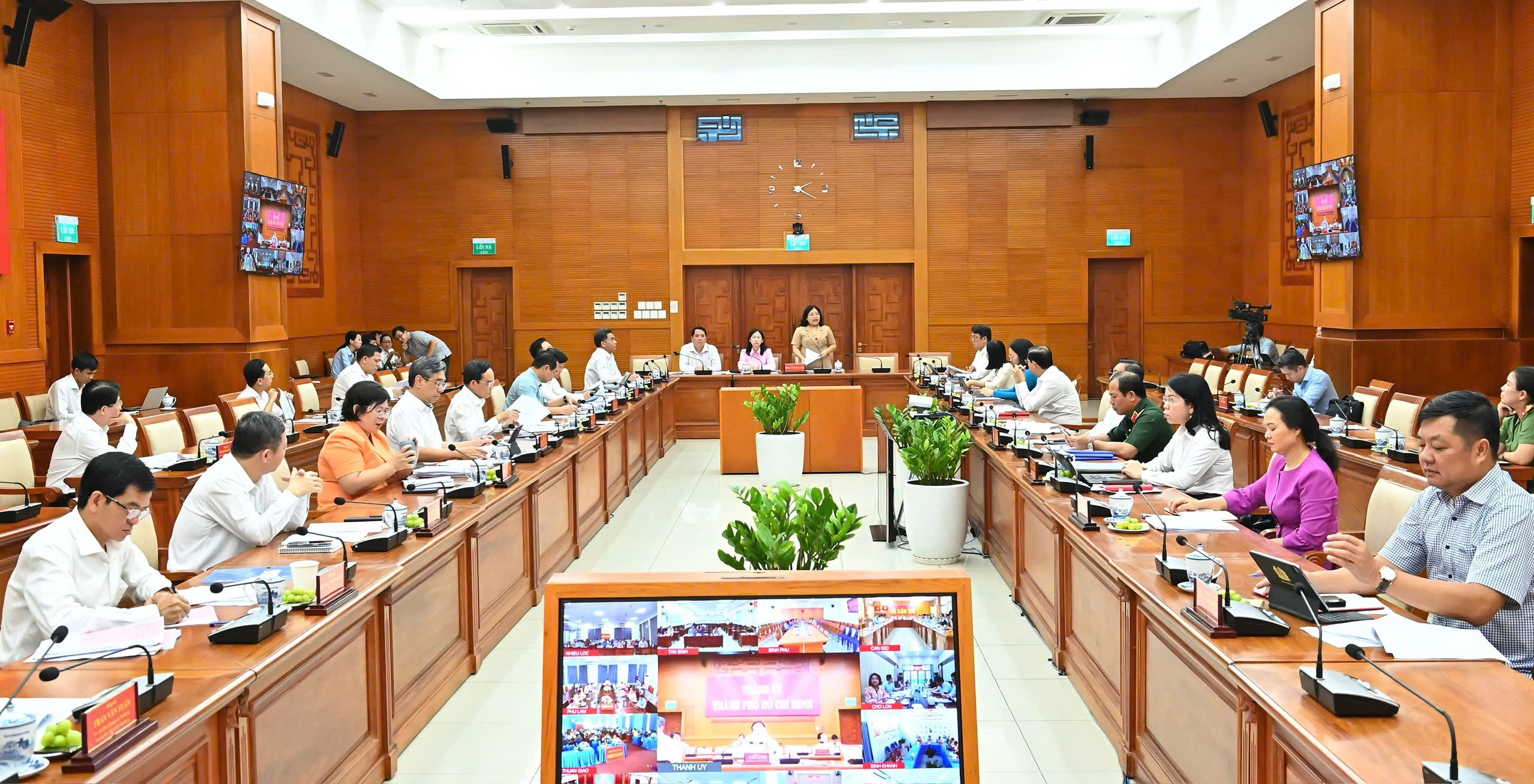 TP.HCM họp trực tuyến với 168 phường, xã, đặc khu về công tác chuẩn bị bầu cử - Ảnh 3. bầu cử - Ảnh 3.