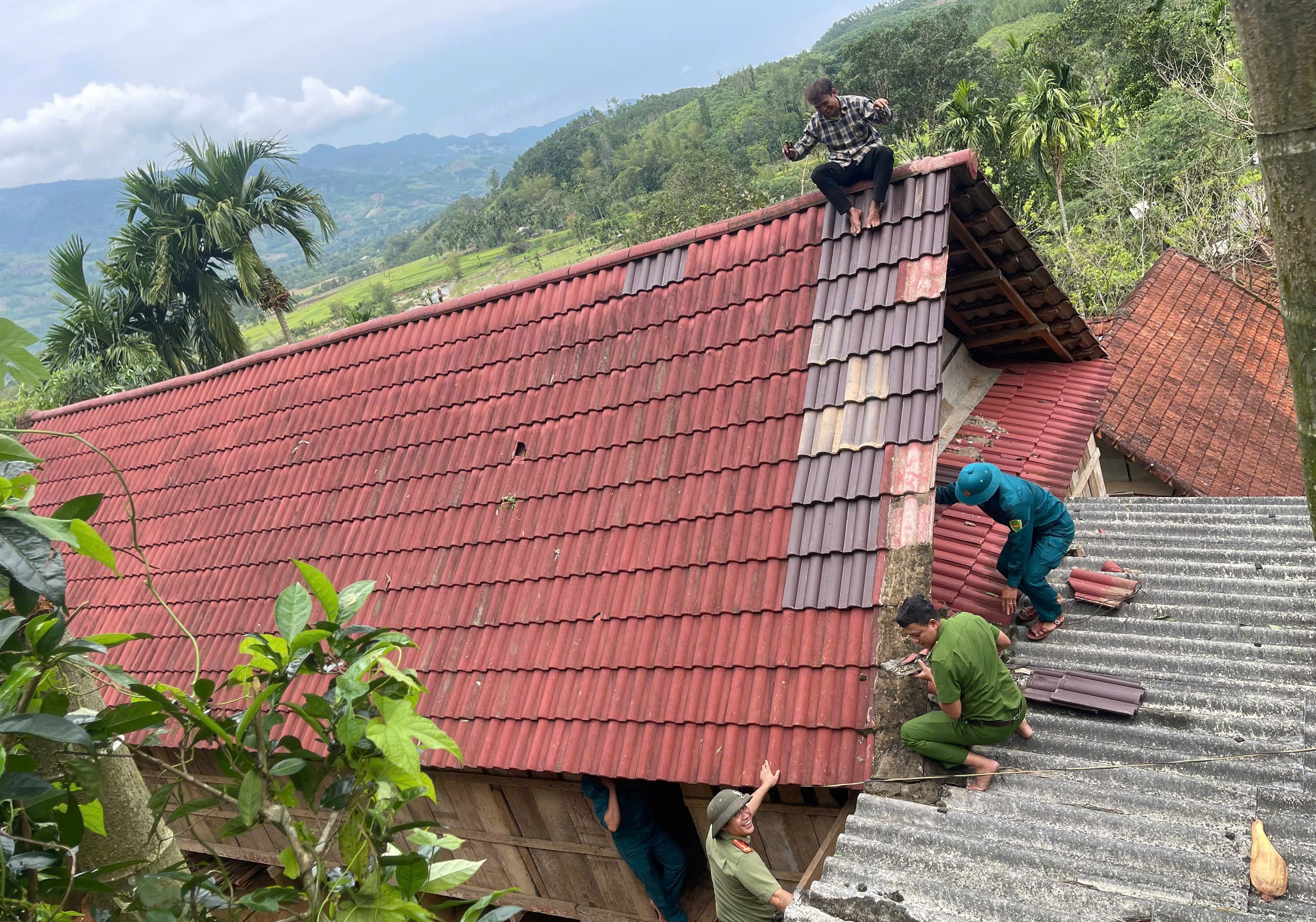 lốc xoáy - Ảnh 4.