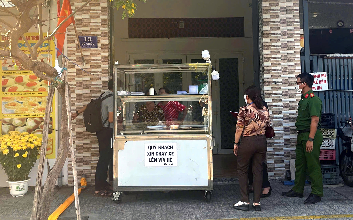 Ho Chi Minh City reports 92 hospitalized in suspected ‘banh mi’ poisoning in Vung Tau- Ảnh 1.
