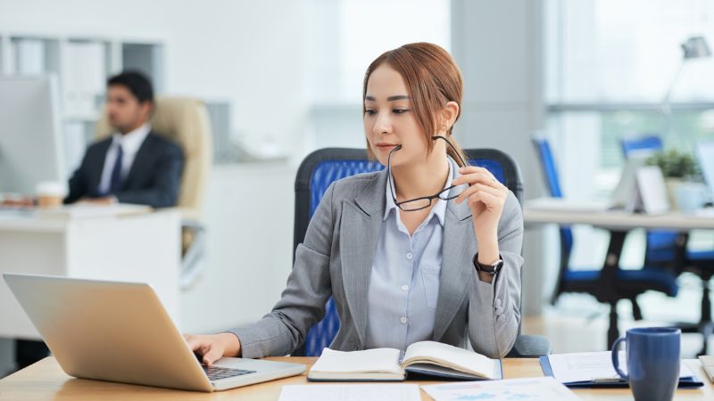 Tìm Việc Khi Vẫn Làm Hay Nghỉ Hẳn: Hai Hướng Đi Chiến Lược