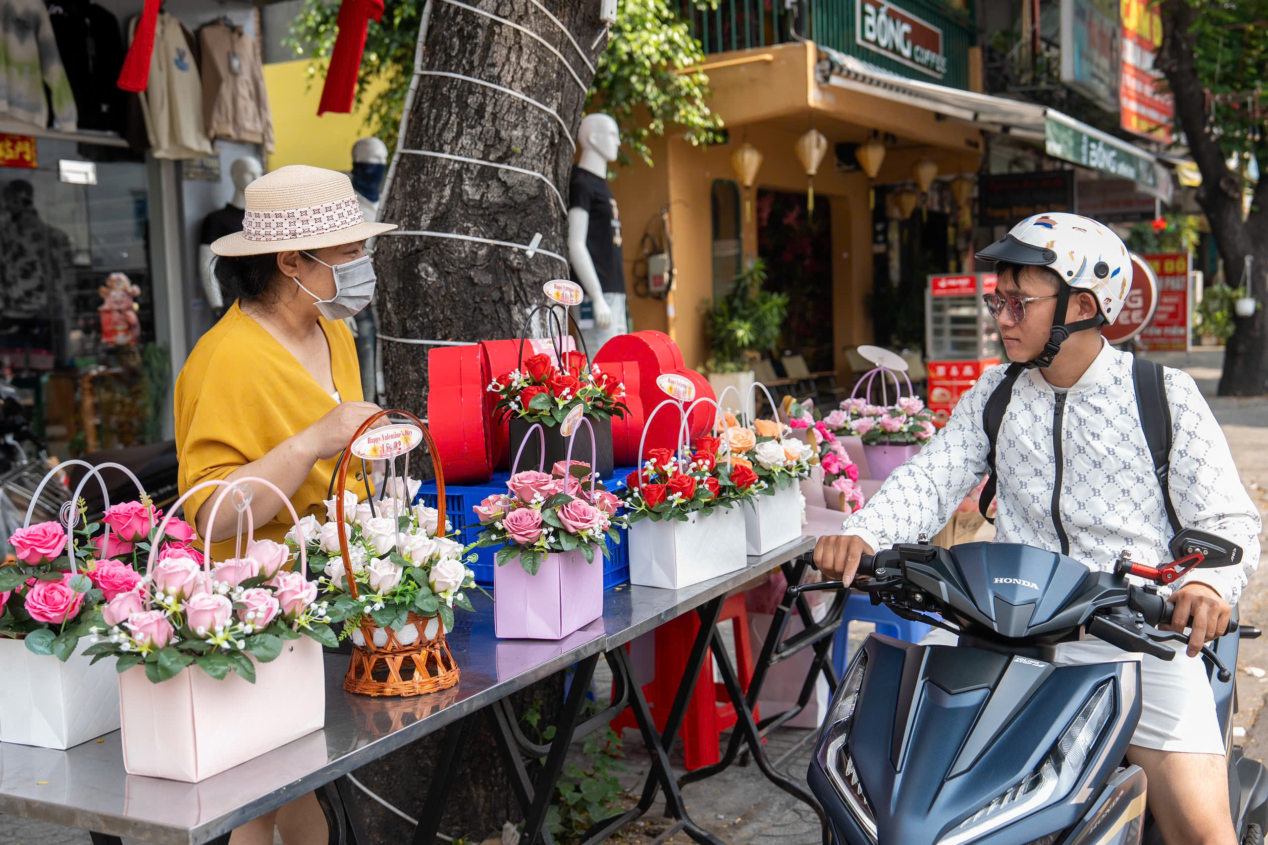 Quà tặng ngày lễ, đừng phải gồng mình, thở dài để làm vừa lòng mối quan hệ - Ảnh 1.