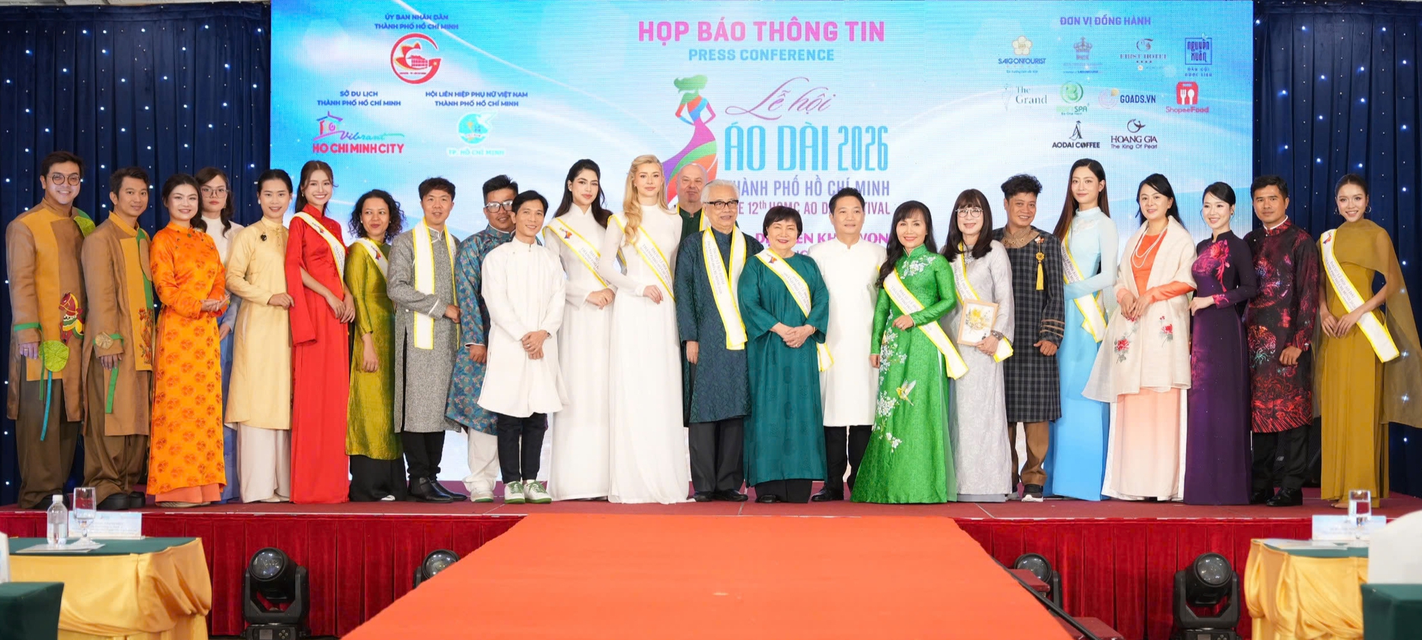 Lễ hội Áo dài - Ảnh 1.