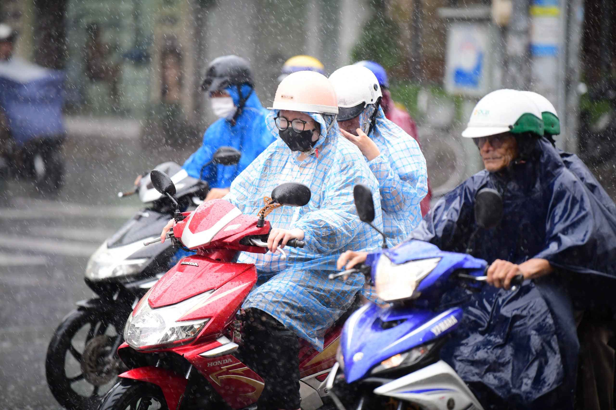 Thời tiết hôm nay 6-3: Cả nước có mưa rào, nhiều nơi mưa to - Ảnh 1.