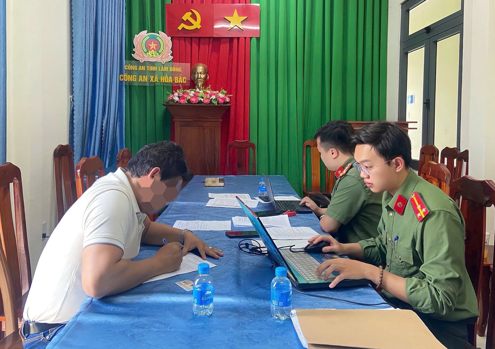 Công an Lâm Đồng xử lý người xúc phạm ứng cử viên đại biểu Quốc hội - Ảnh 1.