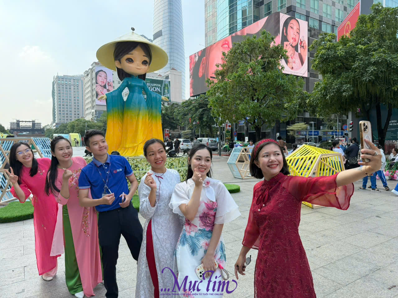 Check-in ngay tượng chibi cô gái mặc áo dài - Ảnh 1.