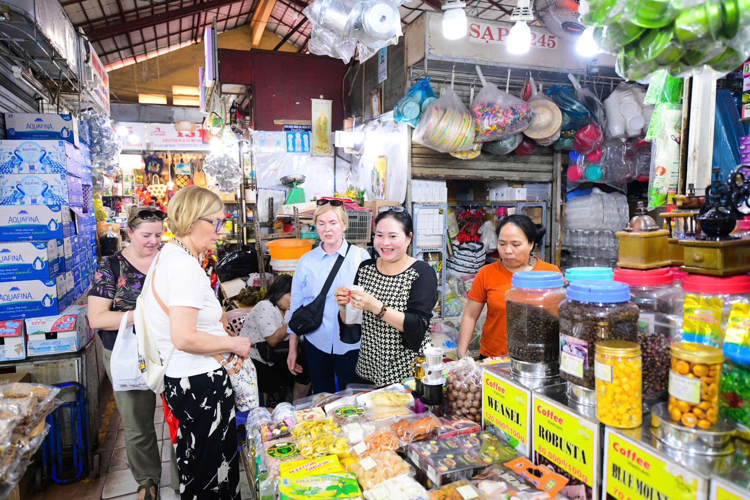 Không sử dụng doanh thu năm 2026 để xác định lại nghĩa vụ thuế của hộ kinh doanh - Ảnh 2.