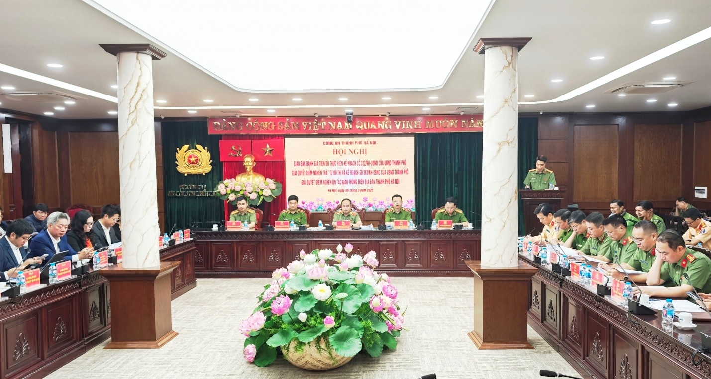 Công an Hà Nội: Trưởng công an phường 'không hoàn thành nhiệm vụ' nếu để tái diễn lấn chiếm vỉa hè - Ảnh 1.