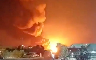 'Mưa đen' rơi xuống Iran sau loạt không kích, chuyên gia cảnh báo nguy hiểm hơn mưa axit - Ảnh 1.