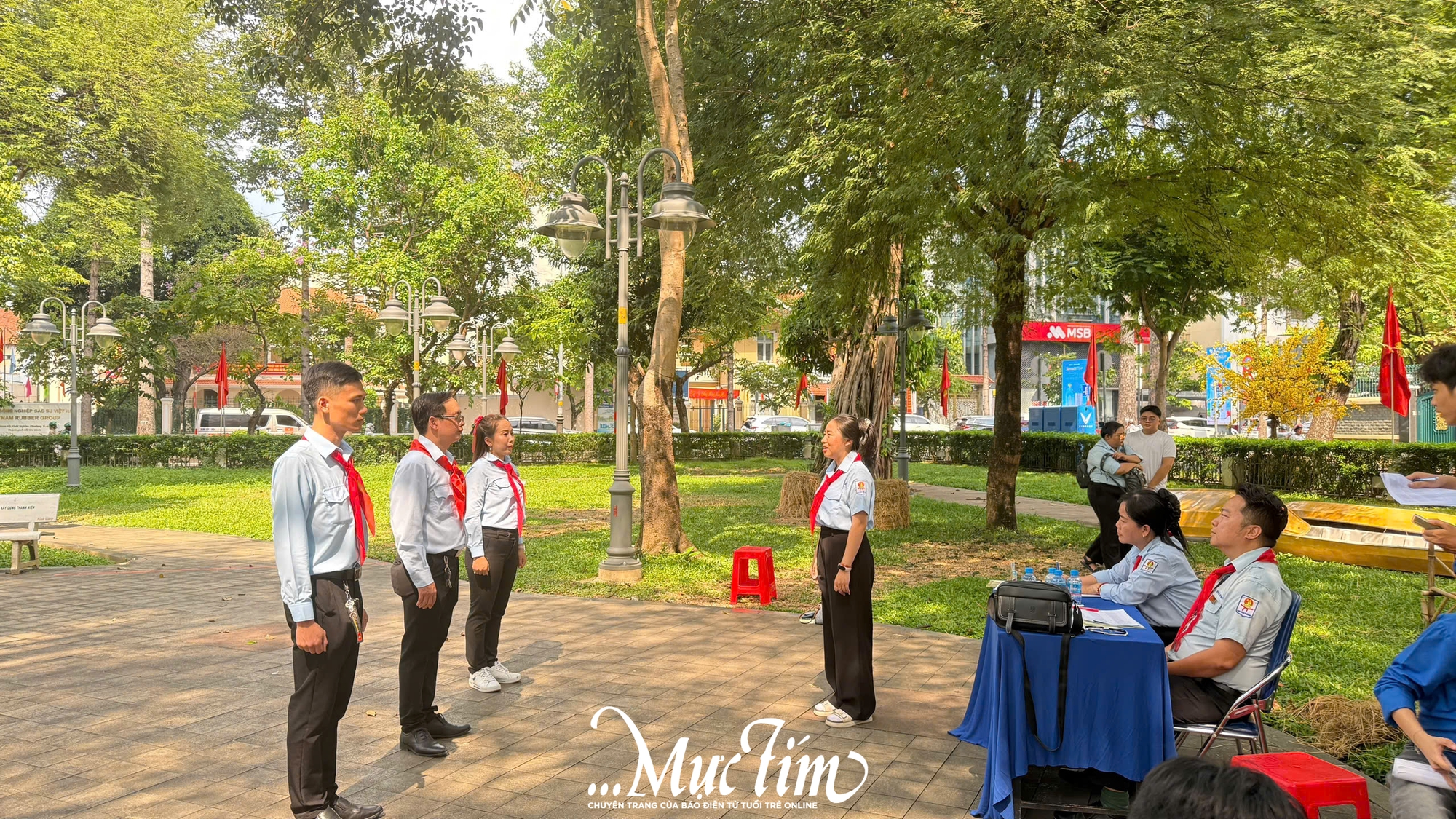 Những câu chuyện dễ thương trong ngày thi thứ hai Olympic Cánh én lần thứ 15- Ảnh 1.