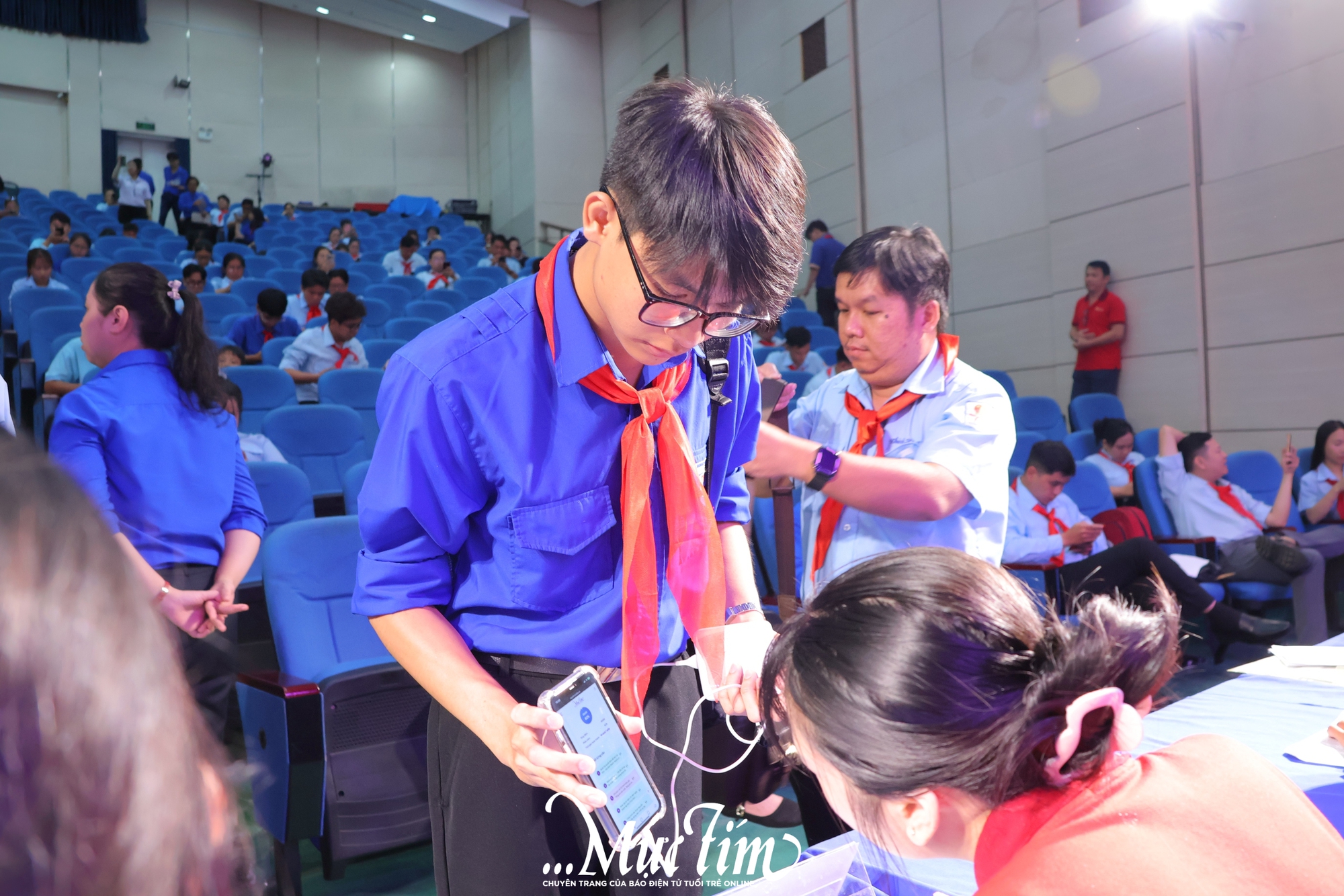 Những câu chuyện dễ thương trong ngày thi thứ hai Olympic Cánh én lần thứ 15- Ảnh 7.