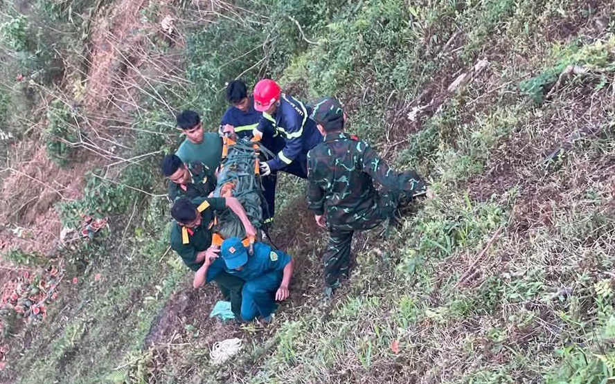 Người dân đi làm về bất ngờ phát hiện thi thể trôi dạt trên bãi biển - Ảnh 1.