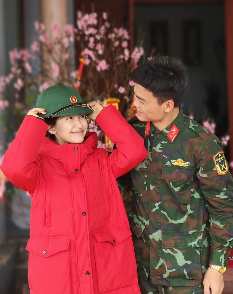 Hòa Minzy công khai bạn trai quân nhân cùng tuổi, cho biết đã được hỏi cưới- Ảnh 1.