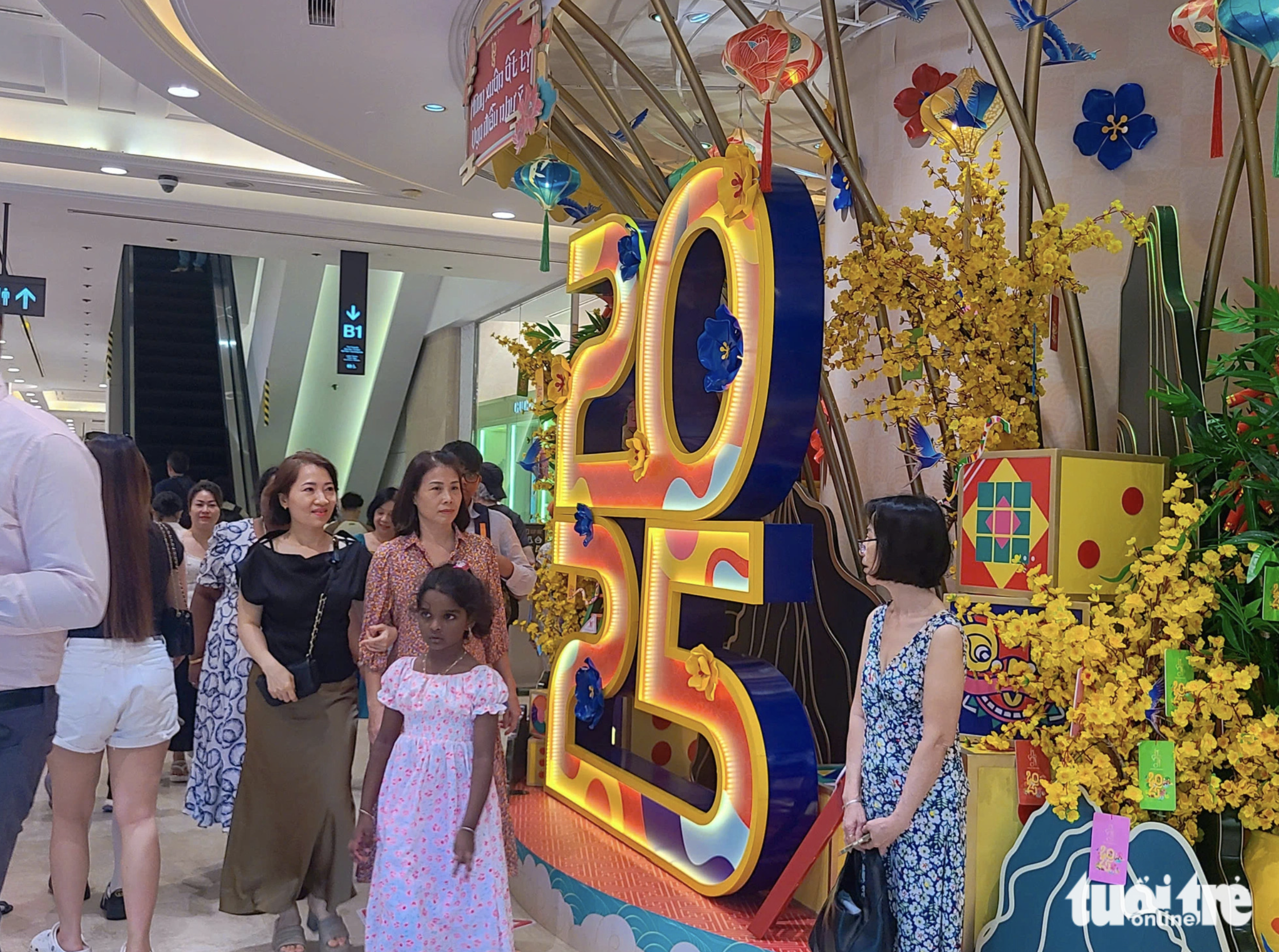 trung tâm thương mại - Ảnh 1.