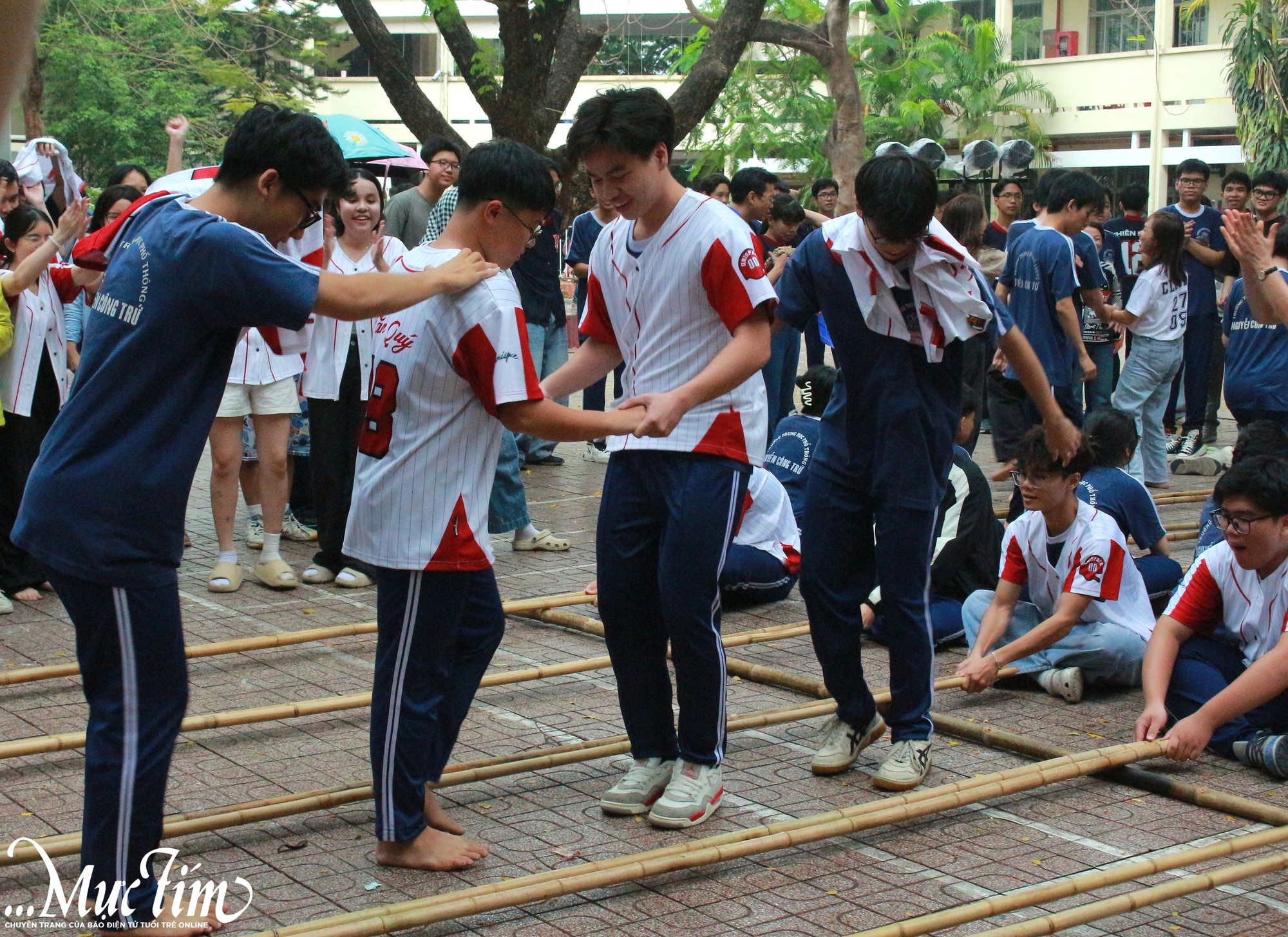 Teen Trường THPT Nguyễn Công Trứ 'vươn mình' trong trại trưởng thành- Ảnh 2.