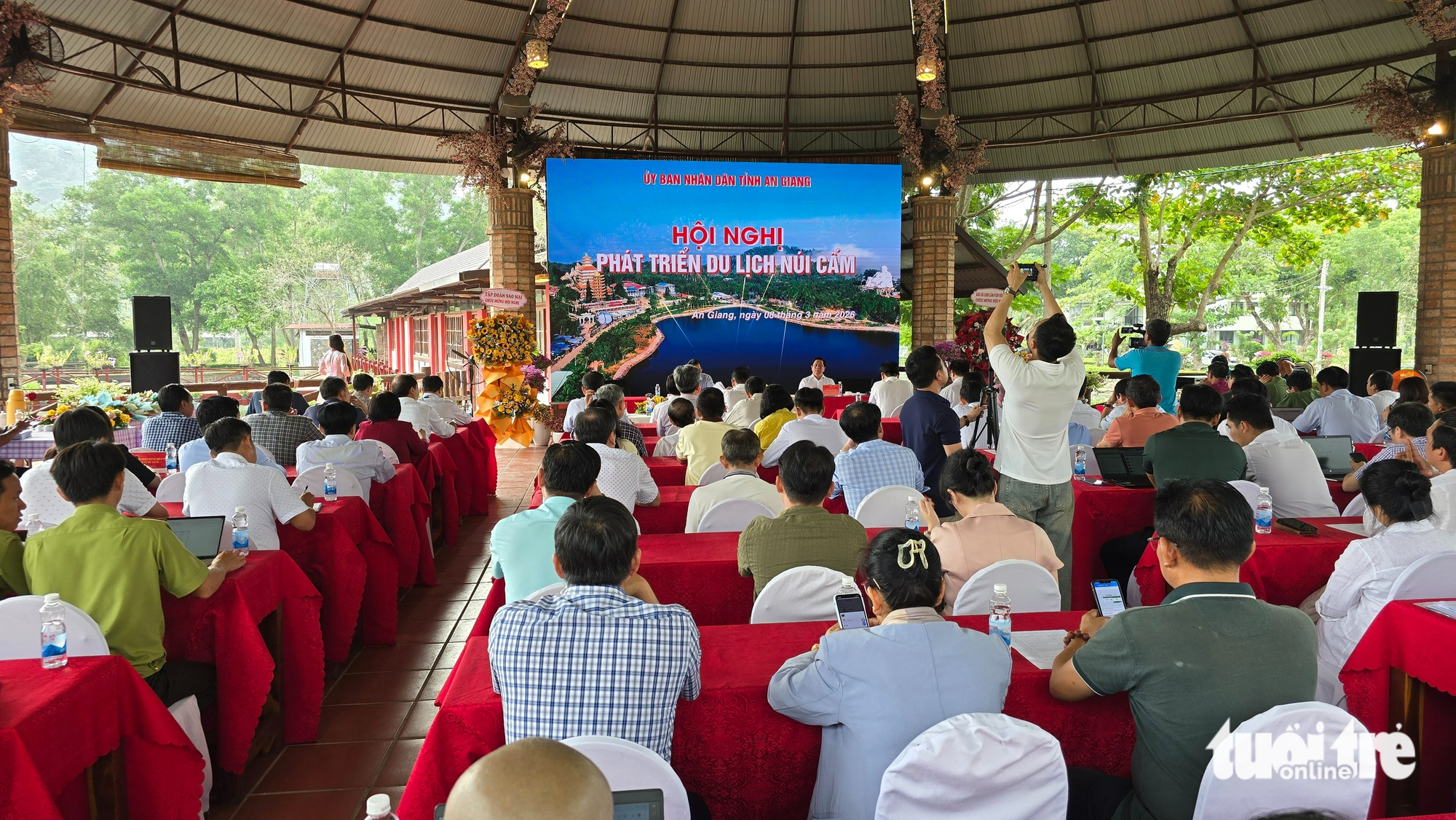 Đón 5 triệu lượt khách/năm nhưng vẫn cần tìm giải pháp phát triển du lịch núi Cấm - Ảnh 2.