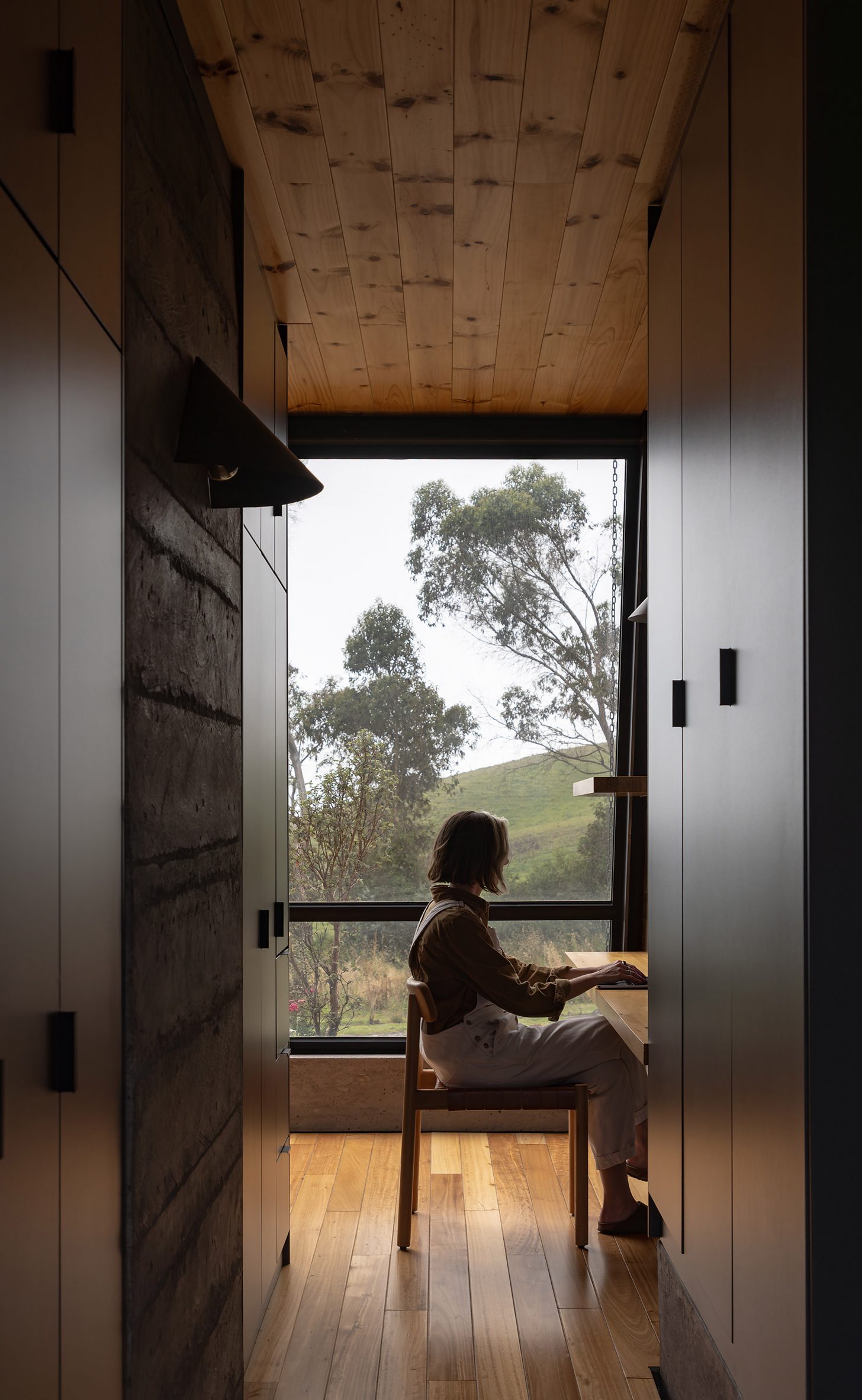 Ngôi nhà 'nổi' trên thảo nguyên - Ảnh 14.