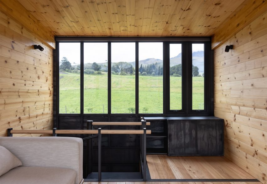 Ngôi nhà 'nổi' trên thảo nguyên - Ảnh 8.