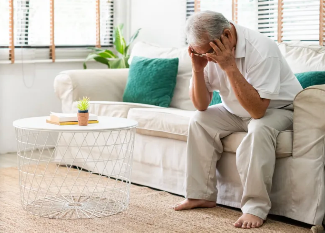 Chóng mặt, mờ mắt thoáng qua rồi tự khỏi: Có thể là dấu hiệu của đột quỵ - Ảnh 1.