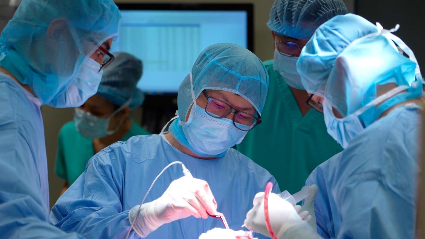 Bóc khối u trong não bệnh nhân nhờ công nghệ Navigation - Ảnh 1.