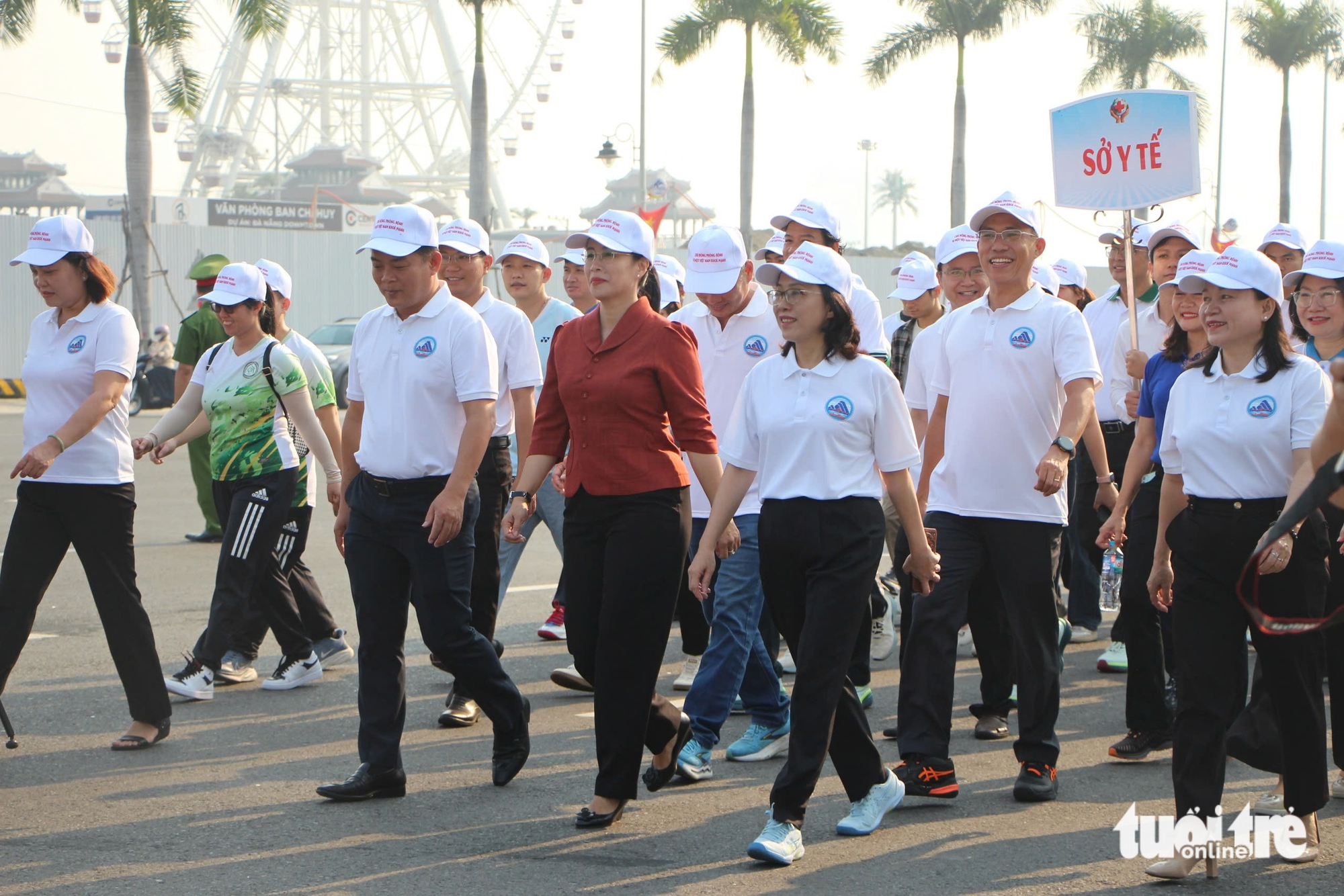 Hàng trăm người Đà Nẵng mít tinh phát động Ngày Sức khỏe toàn dân, hướng tới phòng bệnh từ sớm - Ảnh 1.