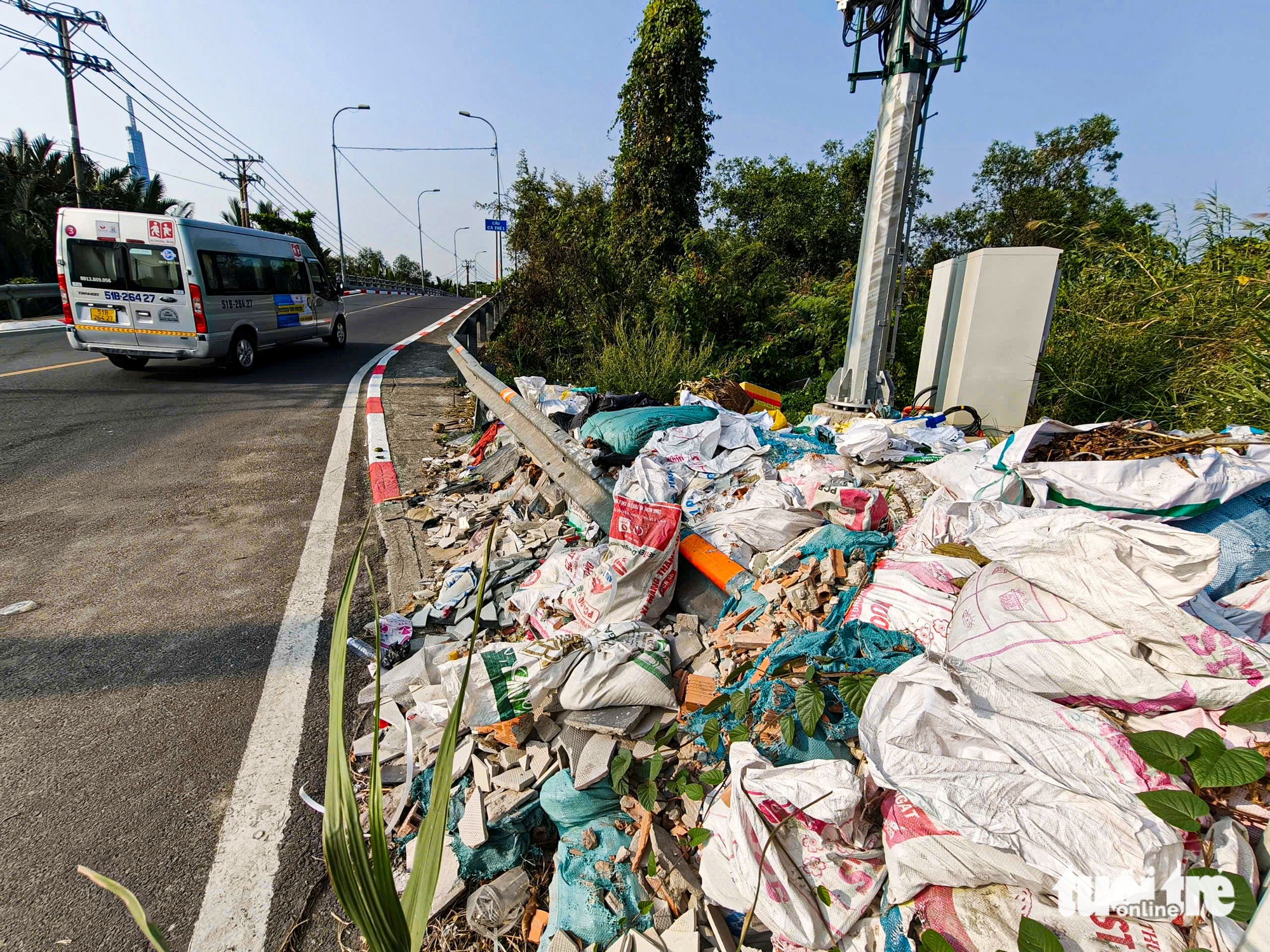 Trash piles persist across Ho Chi Minh City ward despite cleanup efforts - Ảnh 6. Trash piles persist across Ho Chi Minh City ward despite cleanup efforts - Ảnh 6.