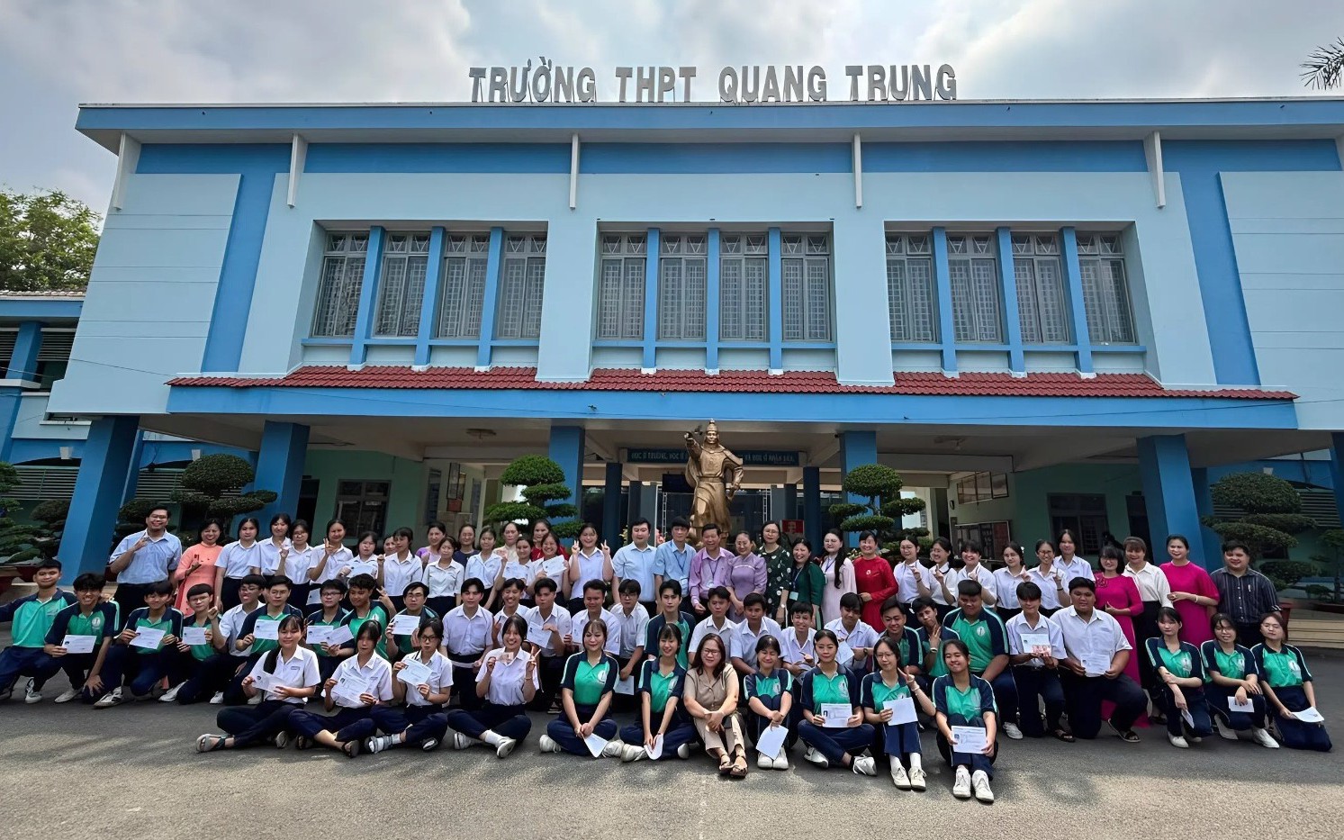 Thí sinh nói gì về đề ngữ văn cuộc thi Olympic TP.HCM dành cho học sinh THPT năm học 2025 - 2026?- Ảnh 4.