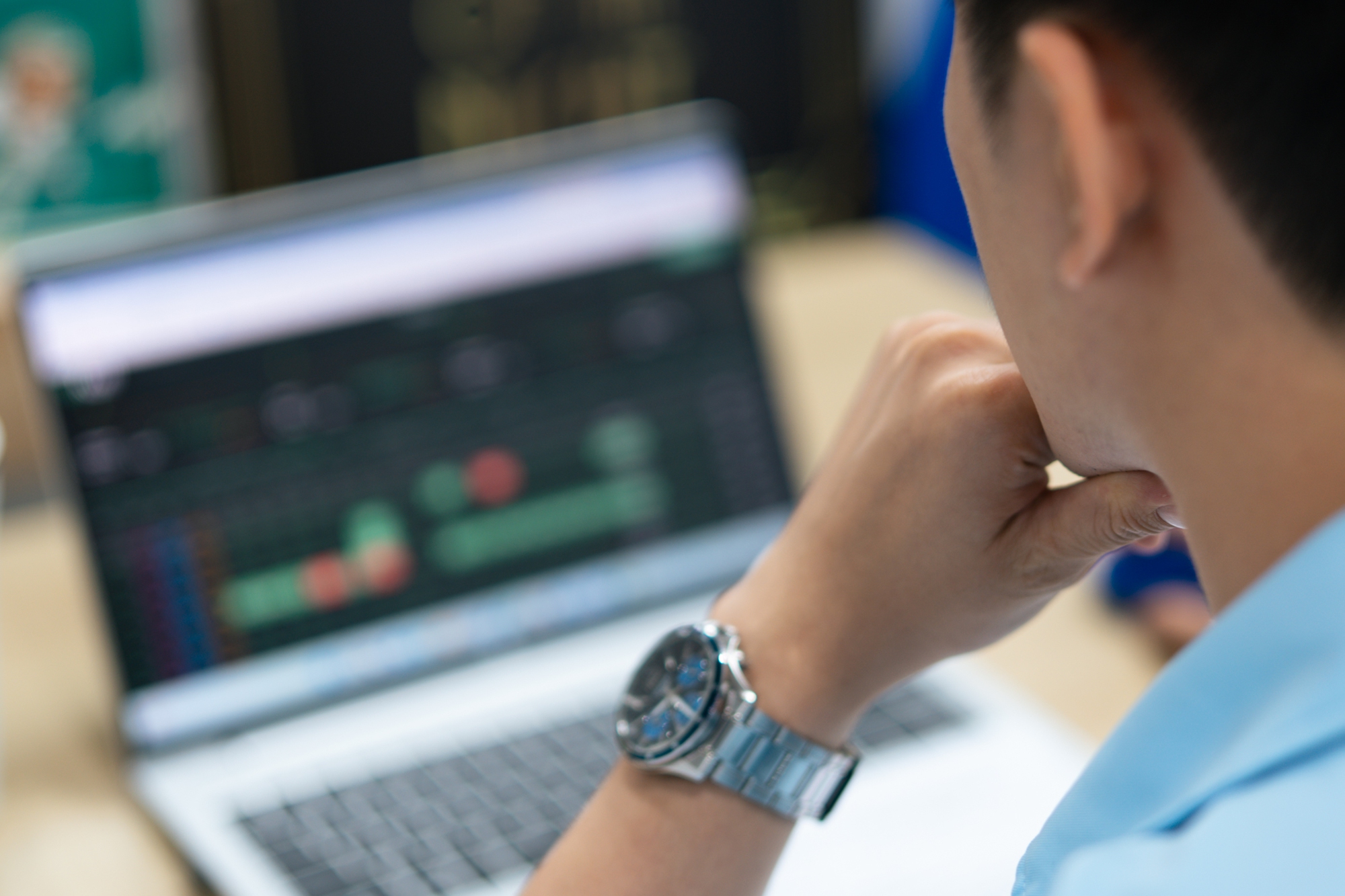 Đọc nhanh 10-4: Giá dầu tiếp tục tăng; chứng khoán chưa phải ở vùng định giá quá hấp dẫn? - Ảnh 1.