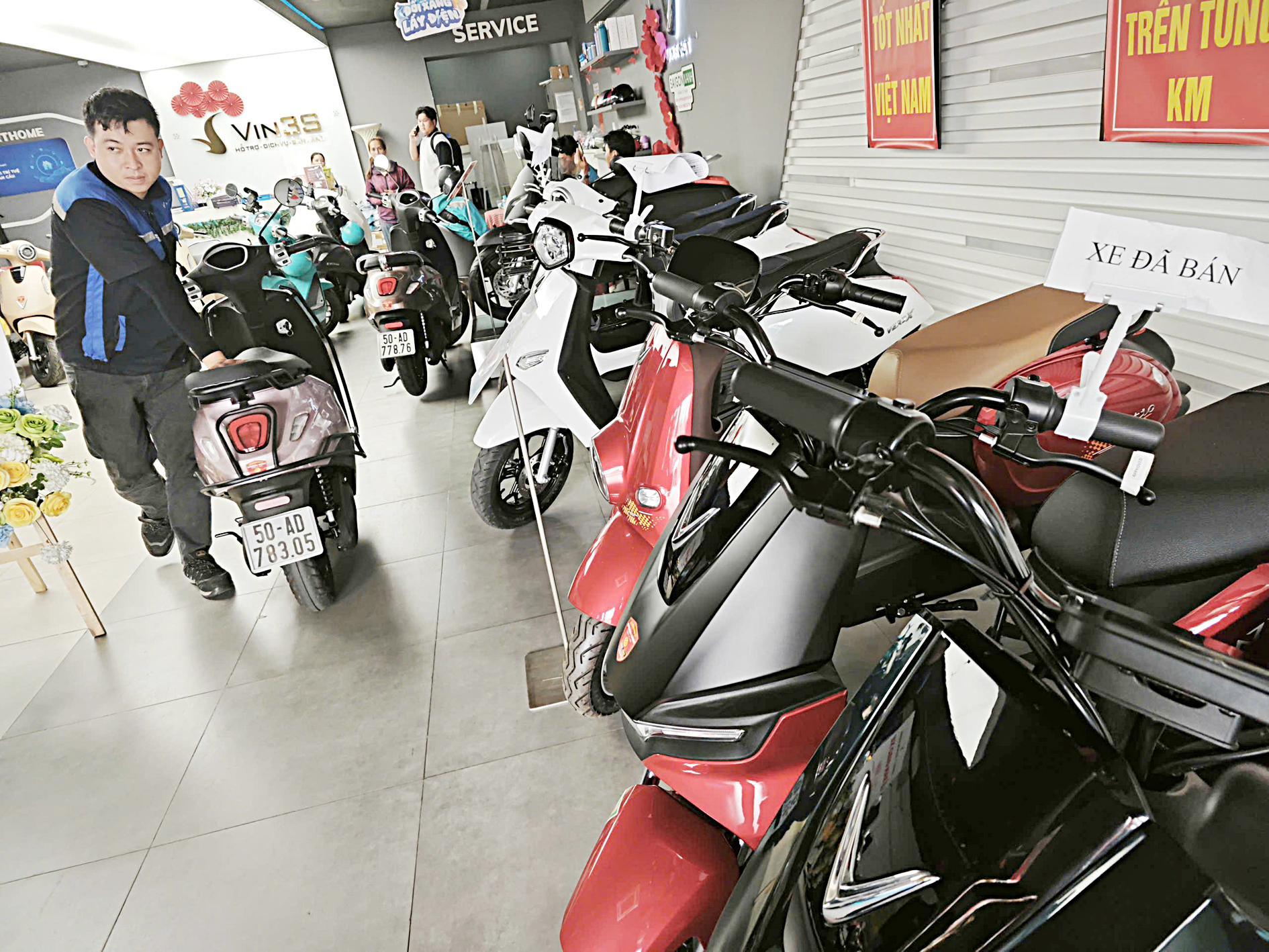 Xe điện vào đợt hút khách mới - Ảnh 1. xe điện - Ảnh 1.