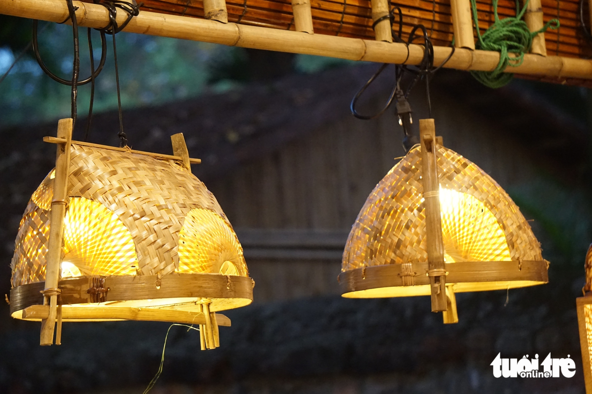 Chiếc gầu dây thương nhớ một thời trở lại phố phường - Ảnh 3. đèn lồng - Ảnh 3.