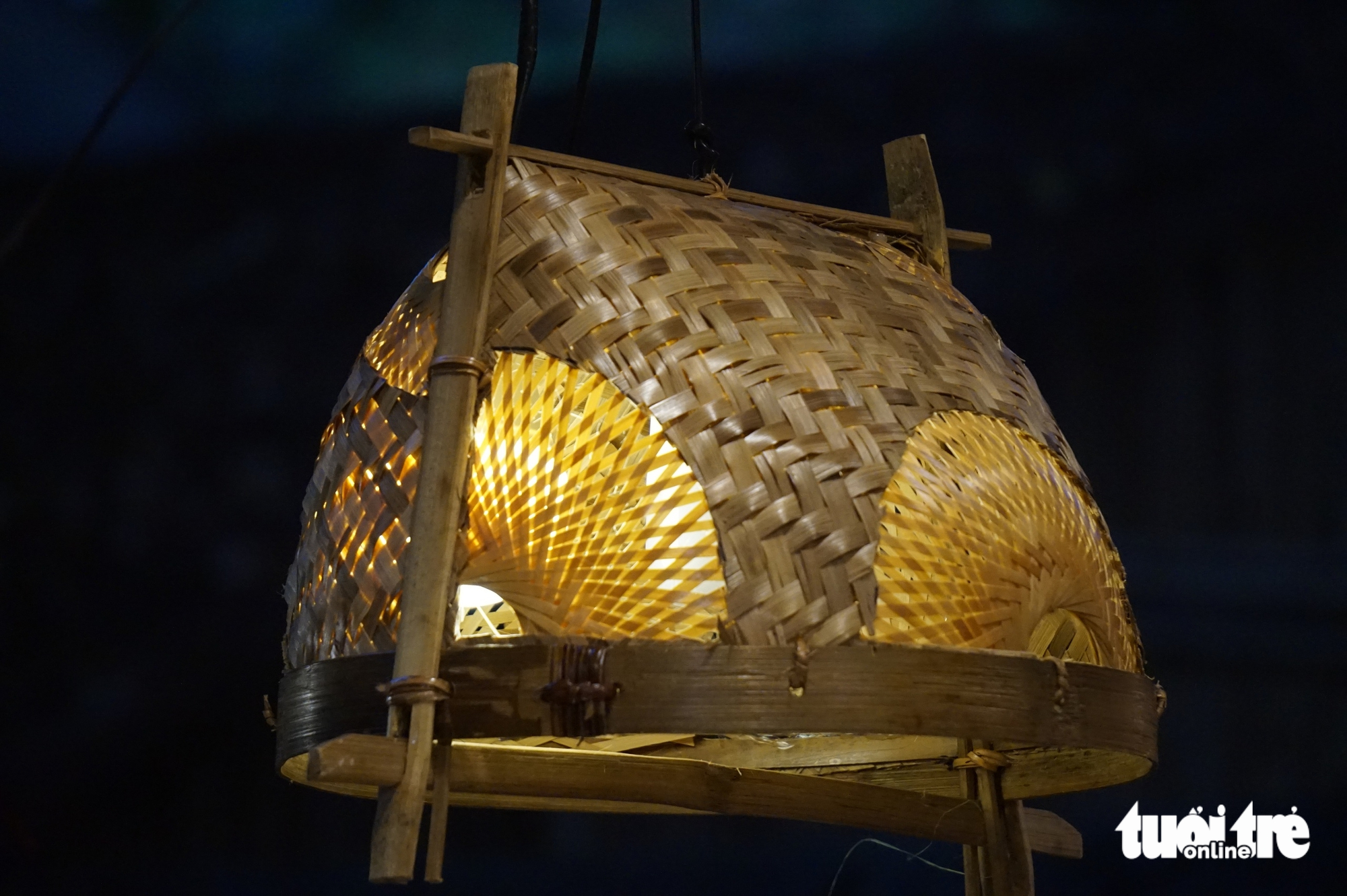 Chiếc gầu dây thương nhớ một thời trở lại phố phường - Ảnh 4. Chiếc gầu dây thương nhớ một thời trở lại phố phường - Ảnh 3.