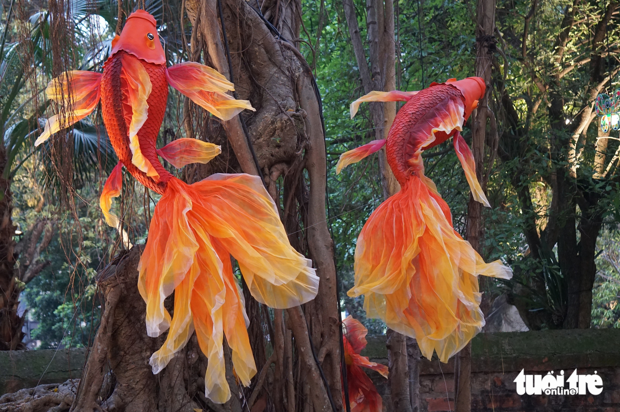 Chiếc gầu dây thương nhớ một thời trở lại phố phường - Ảnh 8. Chiếc gầu dây thương nhớ một thời trở lại phố phường - Ảnh 7.