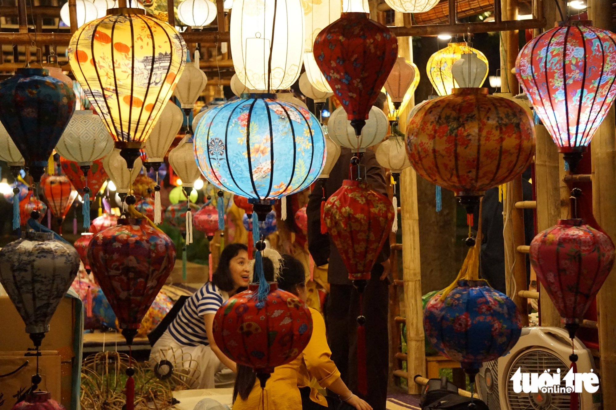 Chiếc gầu dây thương nhớ một thời trở lại phố phường - Ảnh 13. Chiếc gầu dây thương nhớ một thời trở lại phố phường - Ảnh 12.