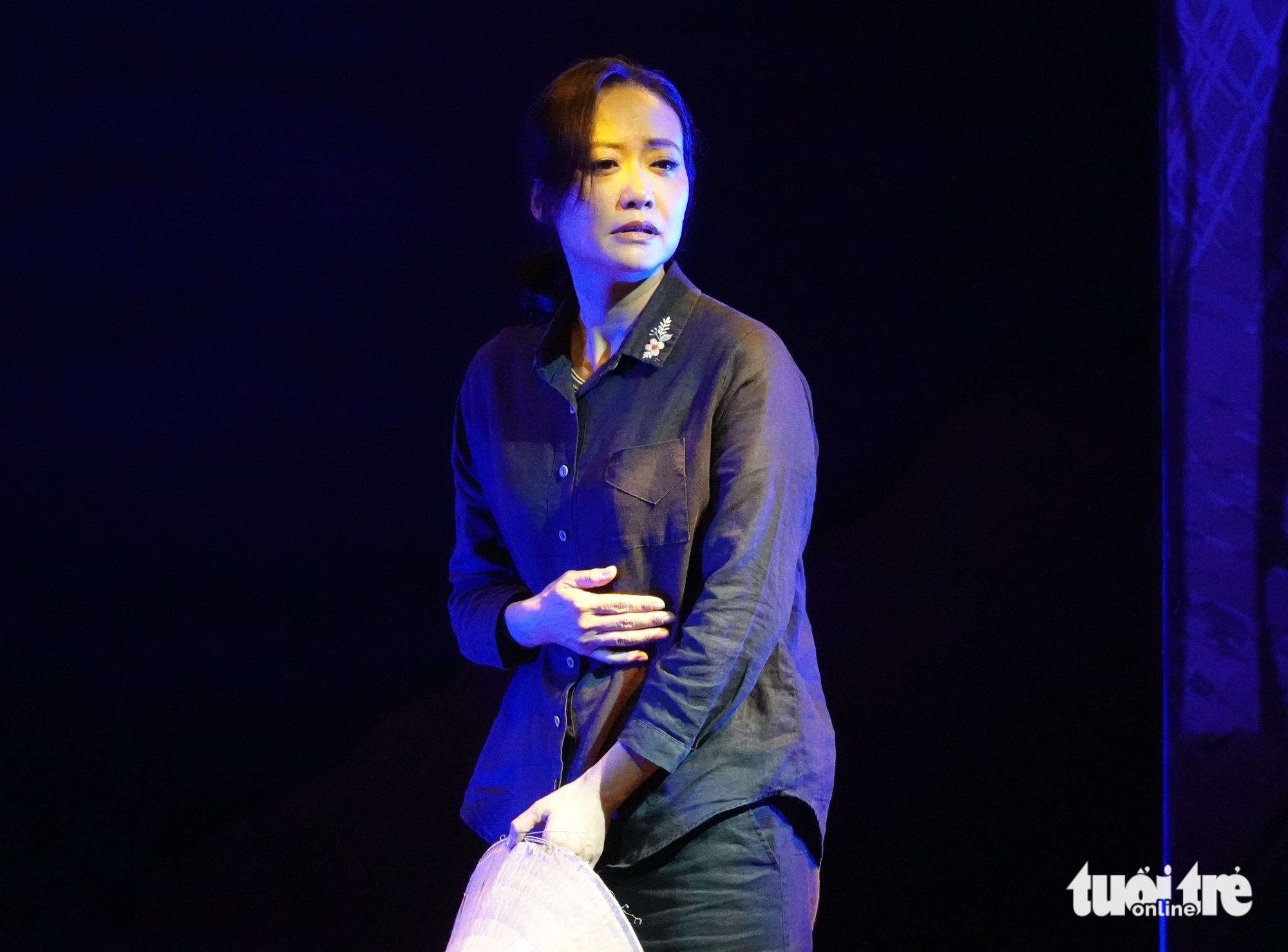 Hồng Ánh, Trí Quang thích thú diễn phục vụ học sinh với Hẹn nhau ở cuối con đường - Ảnh 3. Hồng Ánh - Ảnh 2.