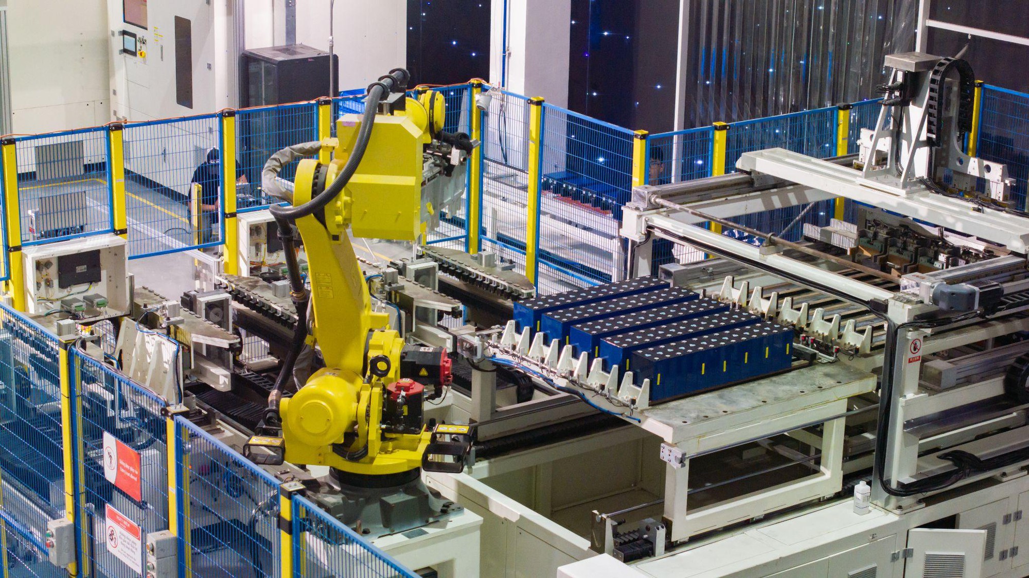 Giới thiệu nhà máy pin lưu trữ chuẩn quốc tế của Việt Nam - Ảnh 1.