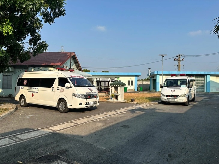 Vụ cháy nhà trọ ở TP.HCM khiến 2 người tử vong, 4 người tiên lượng bệnh nặng - Ảnh 1.