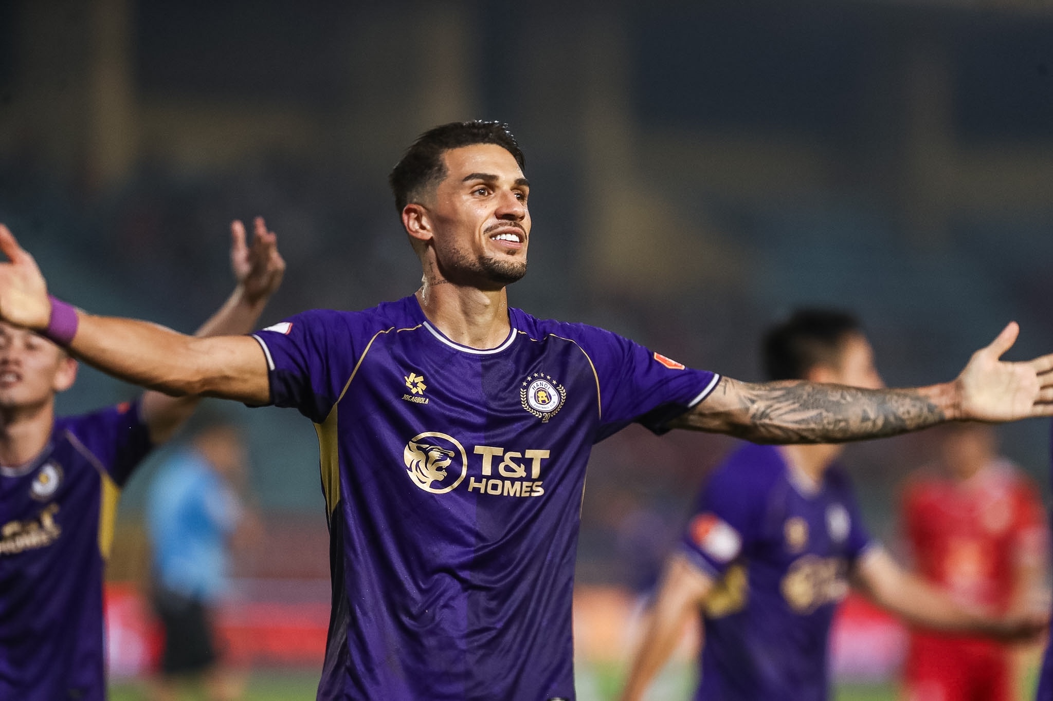 Cầu thủ nhập tịch Đỗ Hoàng Hên thể hiện đẳng cấp vượt trội - Ảnh 5.