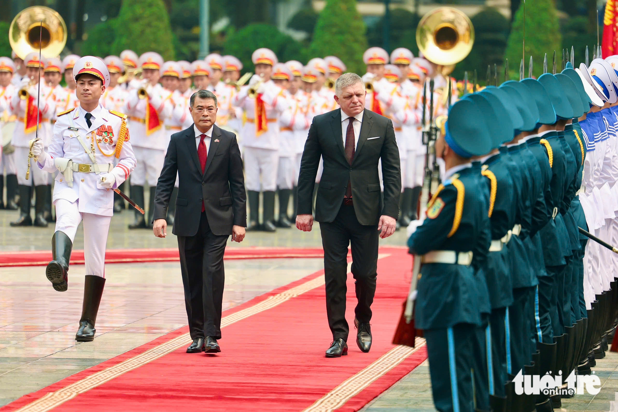 Thủ tướng Lê Minh Hưng chủ trì lễ đón chính thức Thủ tướng Slovakia Robert Fico - Ảnh 1.