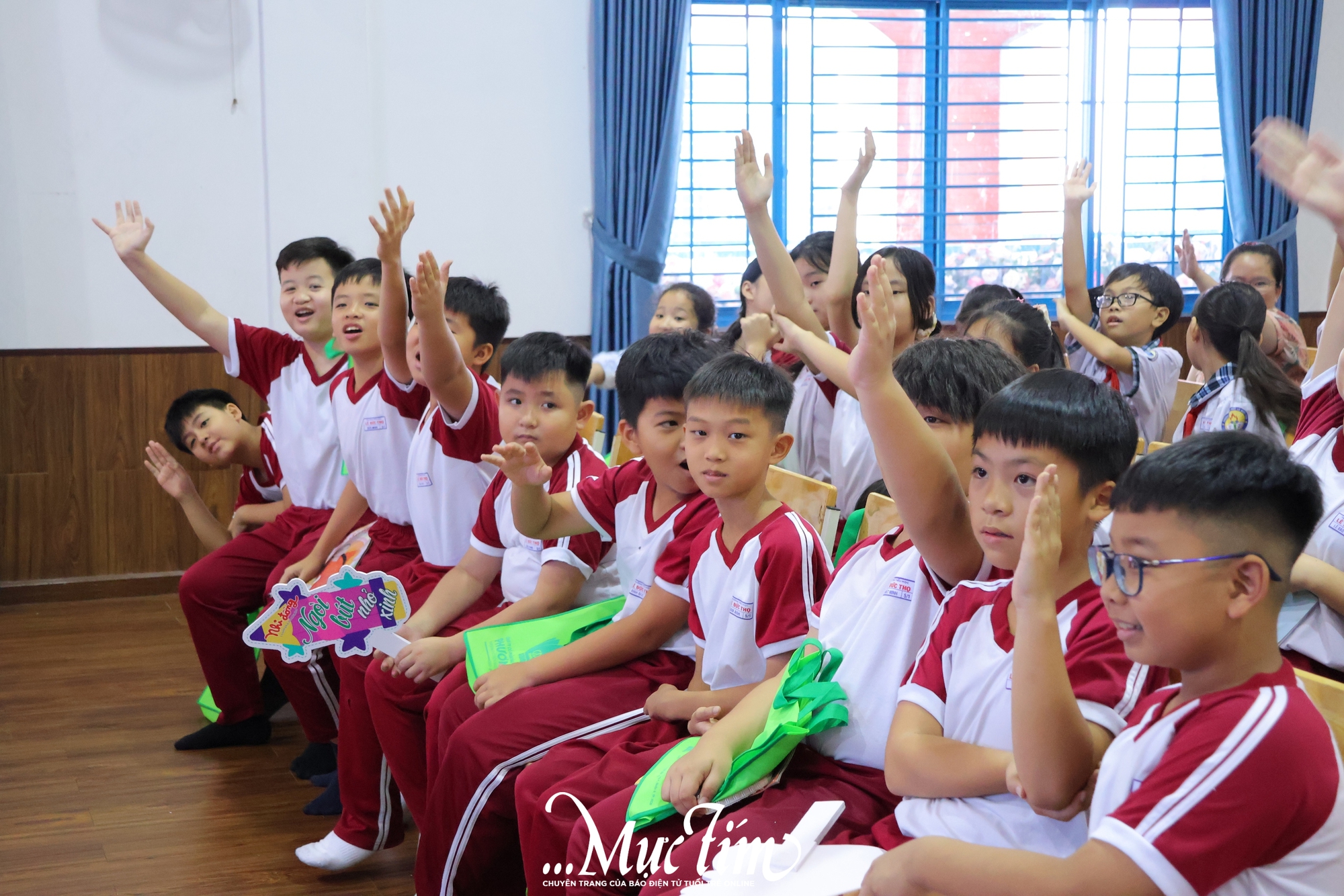 Học trò Trường tiểu học Lê Đức Thọ khám phá văn chương: từ ống heo cảm xúc đến bài văn hay- Ảnh 14. Học trò Trường tiểu học Lê Đức Thọ khám phá văn chương: từ ống heo cảm xúc đến bài văn hay- Ảnh 14.