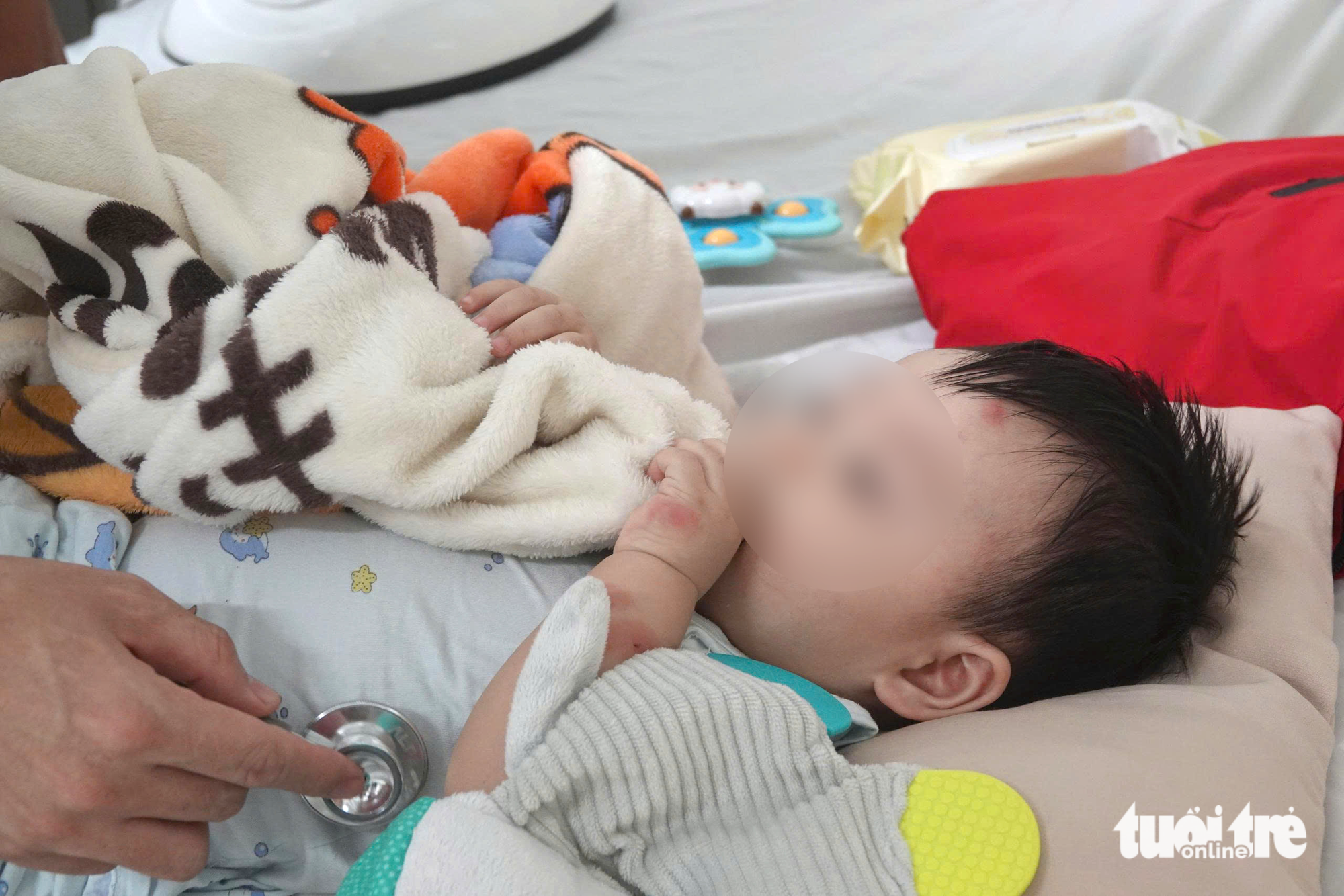 Tay chân miệng tăng mạnh ở Đà Nẵng, nhiều ổ dịch tại trường mầm non - Ảnh 1.